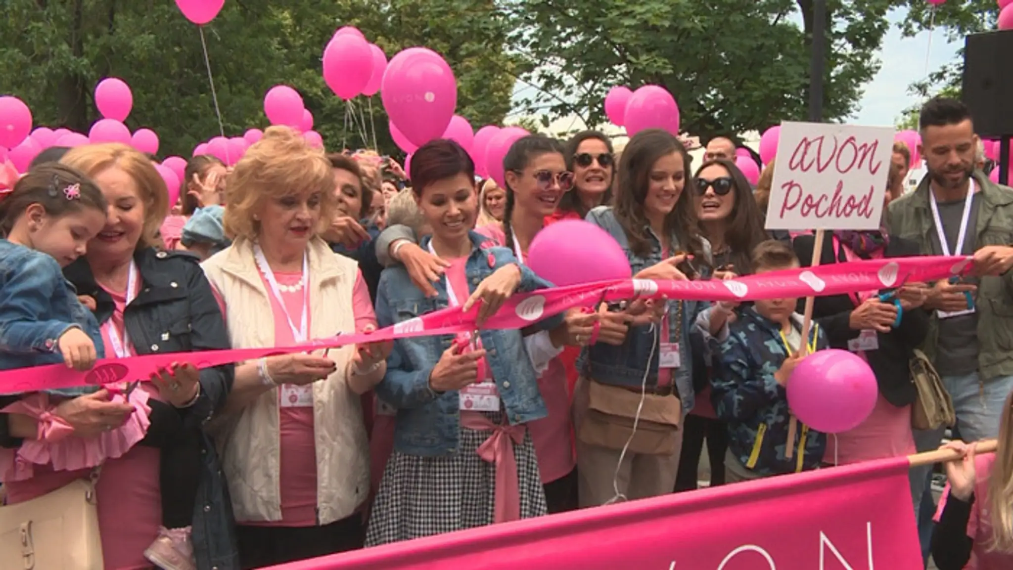 Ambasádorky AVON pochodu Za zdravé prsia.