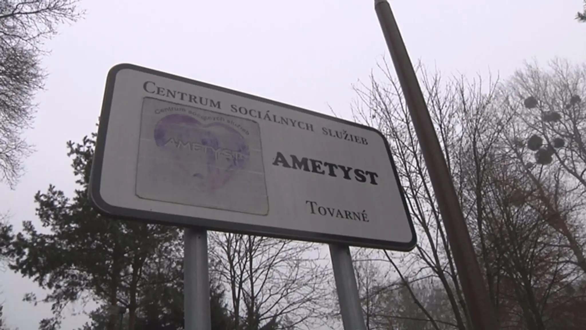 Auto vyletelo z diaľnice.