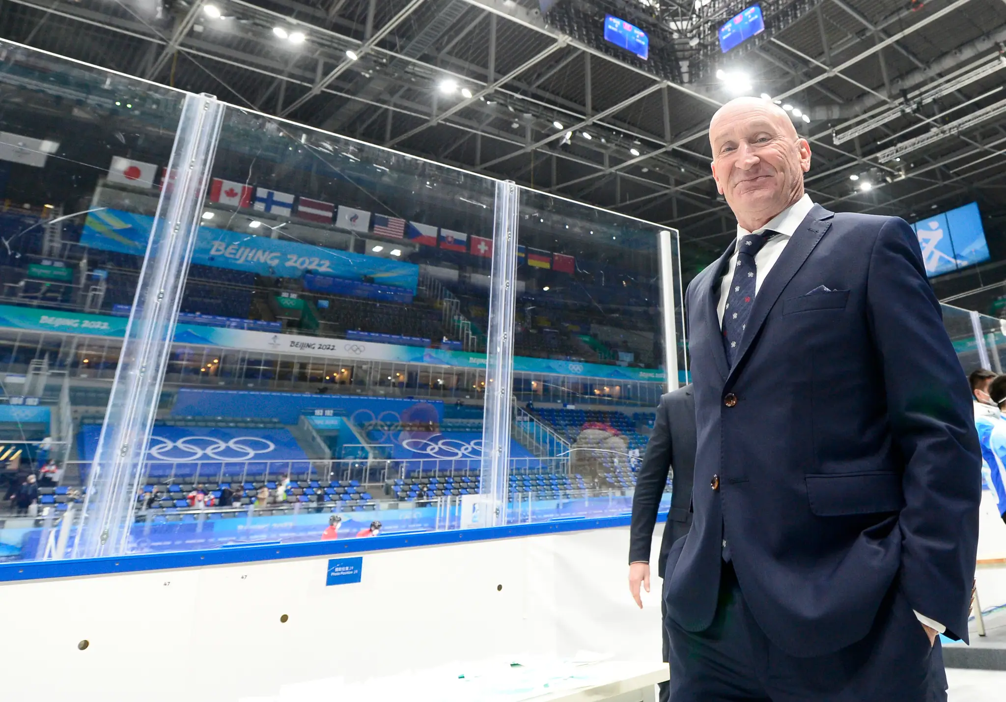 Na snímke usmiaty tréner slovenských hokejistov Craig Ramsay po zisku bronzu.