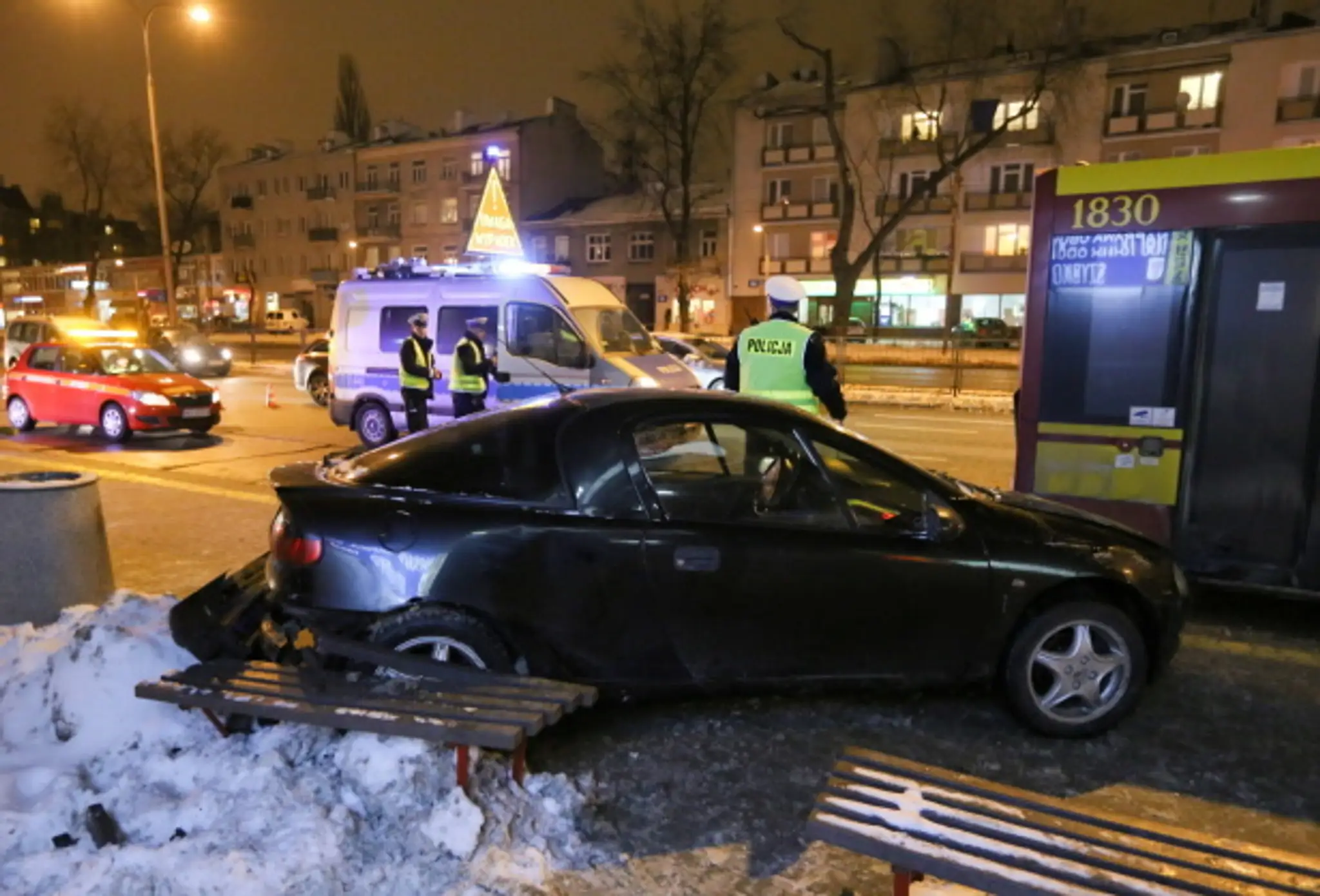 Auto vrazilo do chodcov.jpg