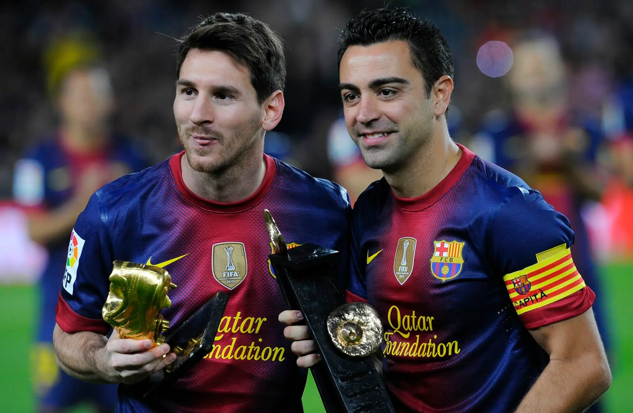 Lionel Messi so Zlatou kopačkou pre najlepšieho strelca minuloročnej sezóny a Xavi Hernandez s prestížnou španielskou cenou Ast