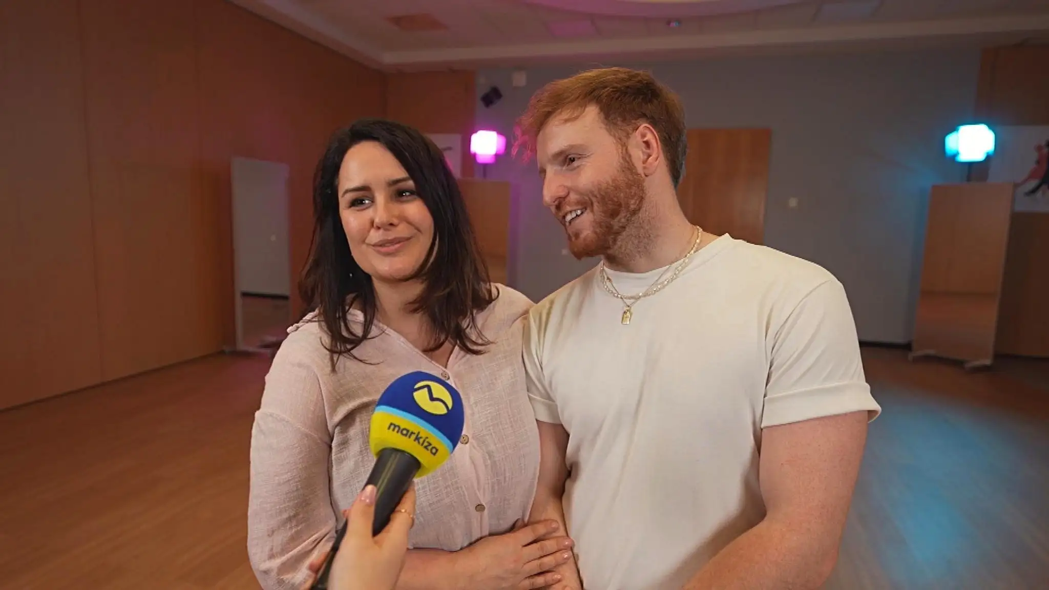 Peťa a Vilda sa pri tancovaní nenudia. 