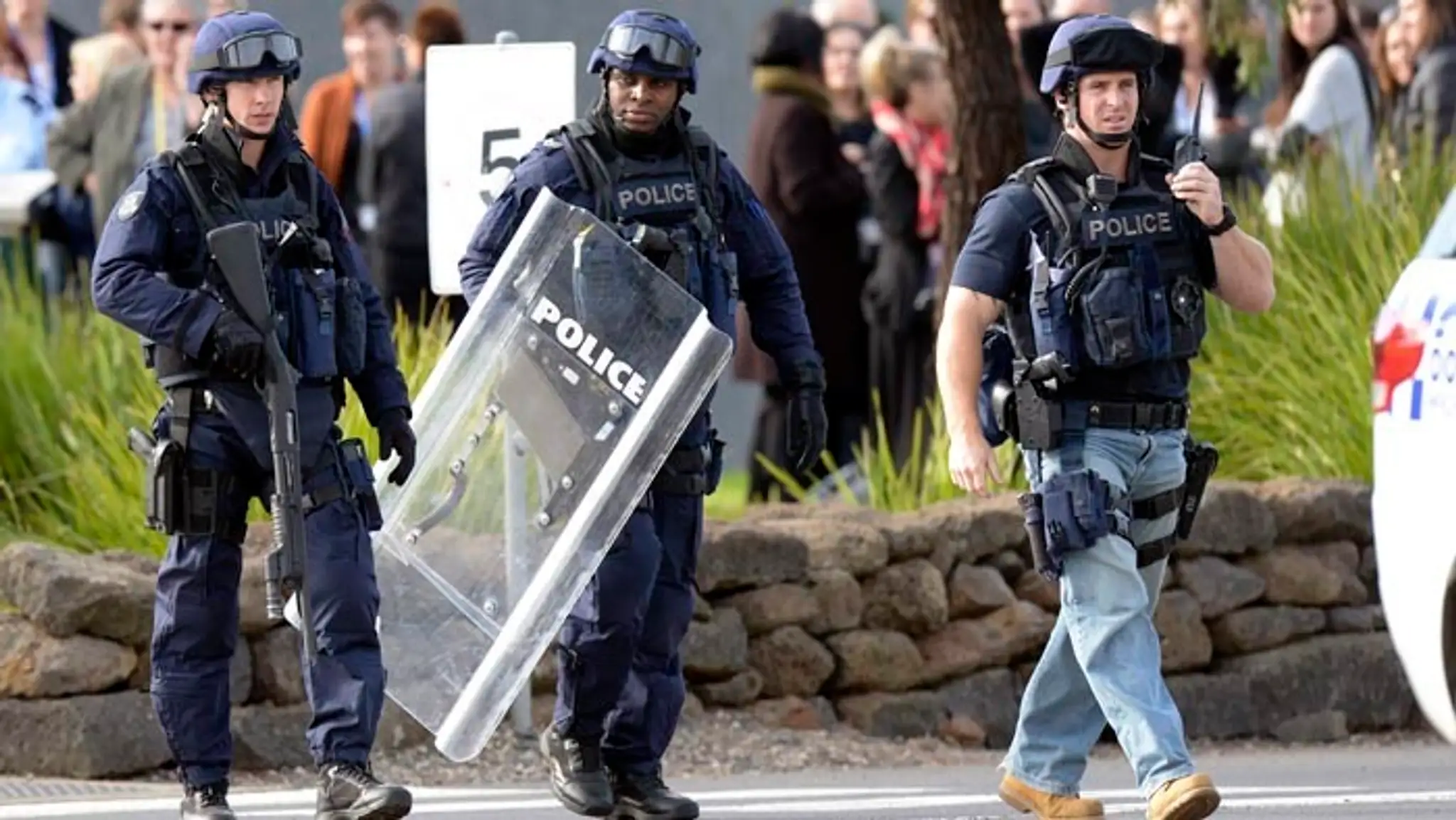 Austrálska polícia potlačila 15 hodín trvajúcu väzenskú vzburu v Melbourne.