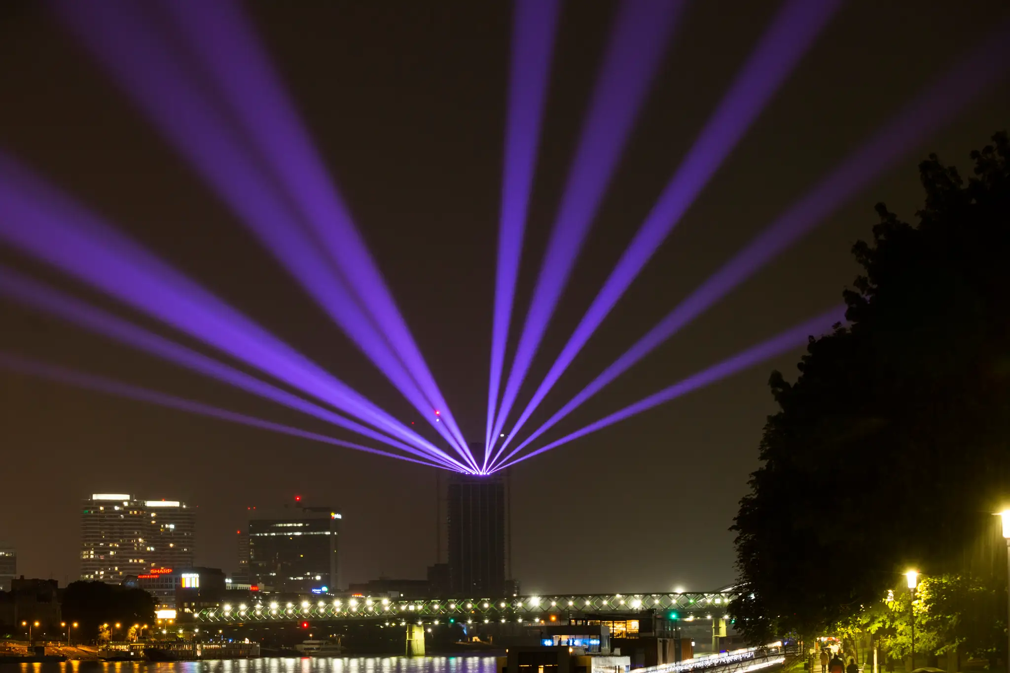 Tower of Light od BN Label na Eurovea Tower.