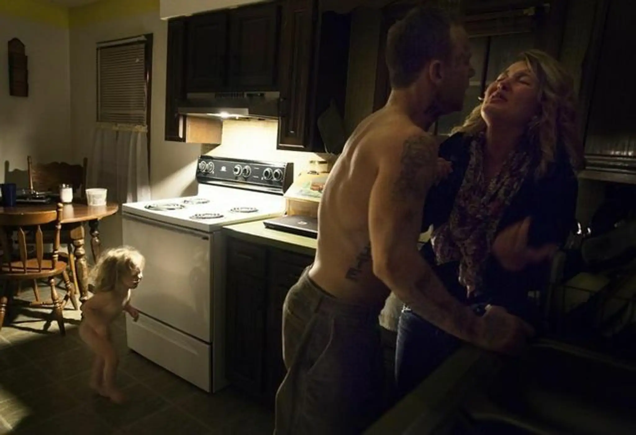 Fotografka Sarah Naomi Lokovic a jej séria "Shane a Maggie" fotografií domáceho násilia.
