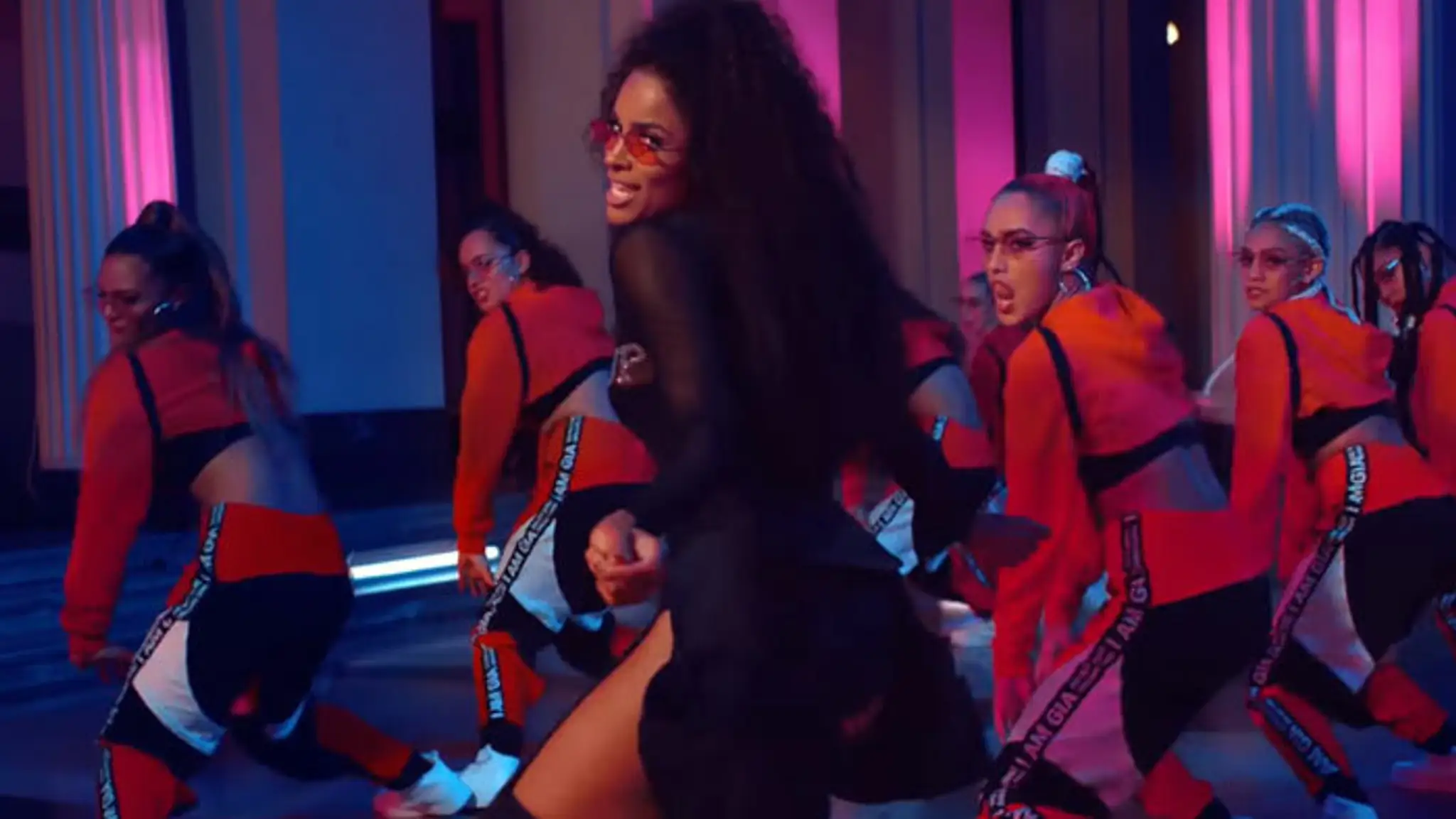 Ciara vo videoklipe k skladbe Level Up