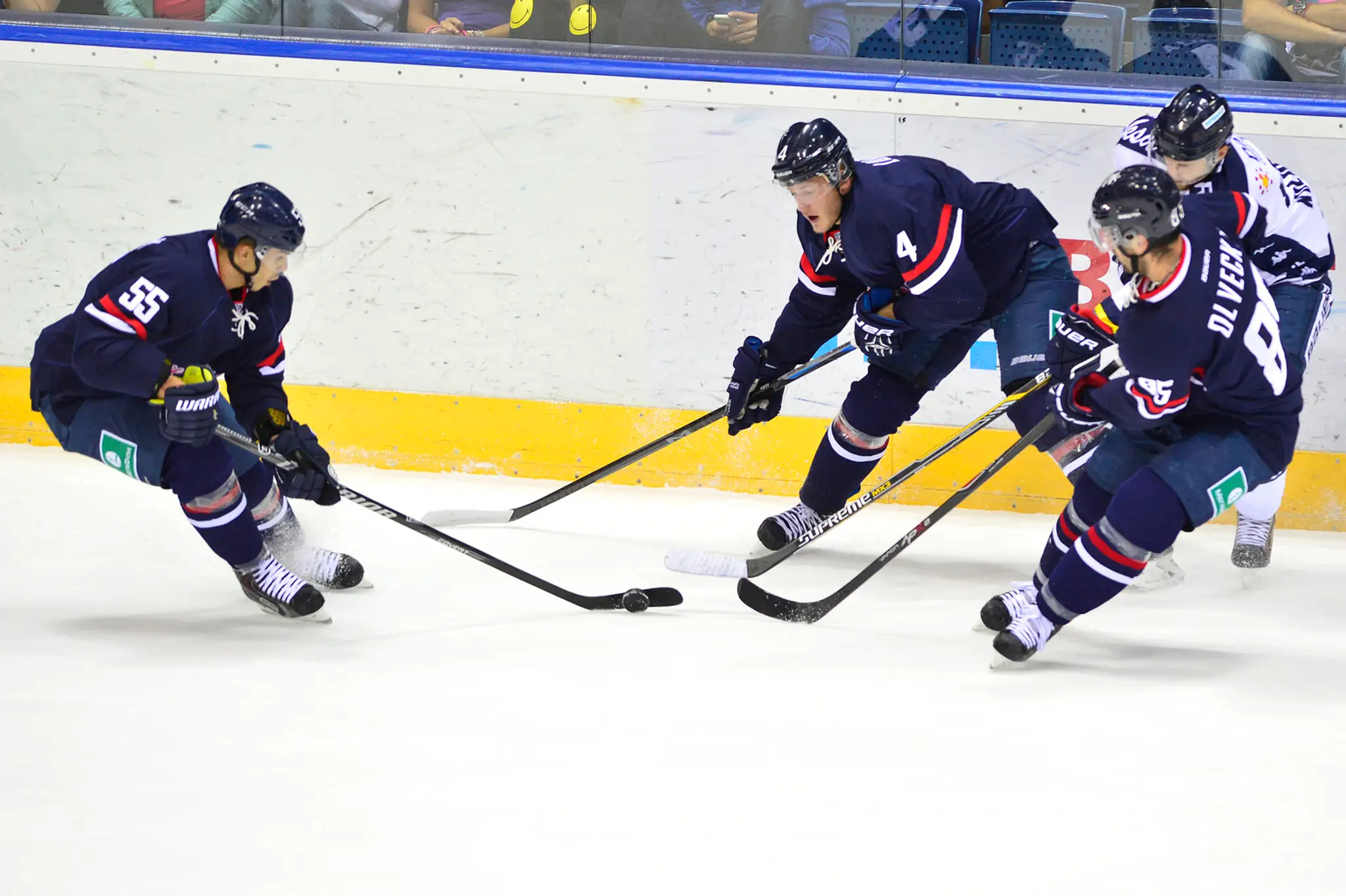 Zľava Mário Bližňák, Patrik Luža, Peter Ölvecký (všetci Slovan) a Lukáš Kucsera (Vítkovice) v prípravnom stretnutí Slovan Brati