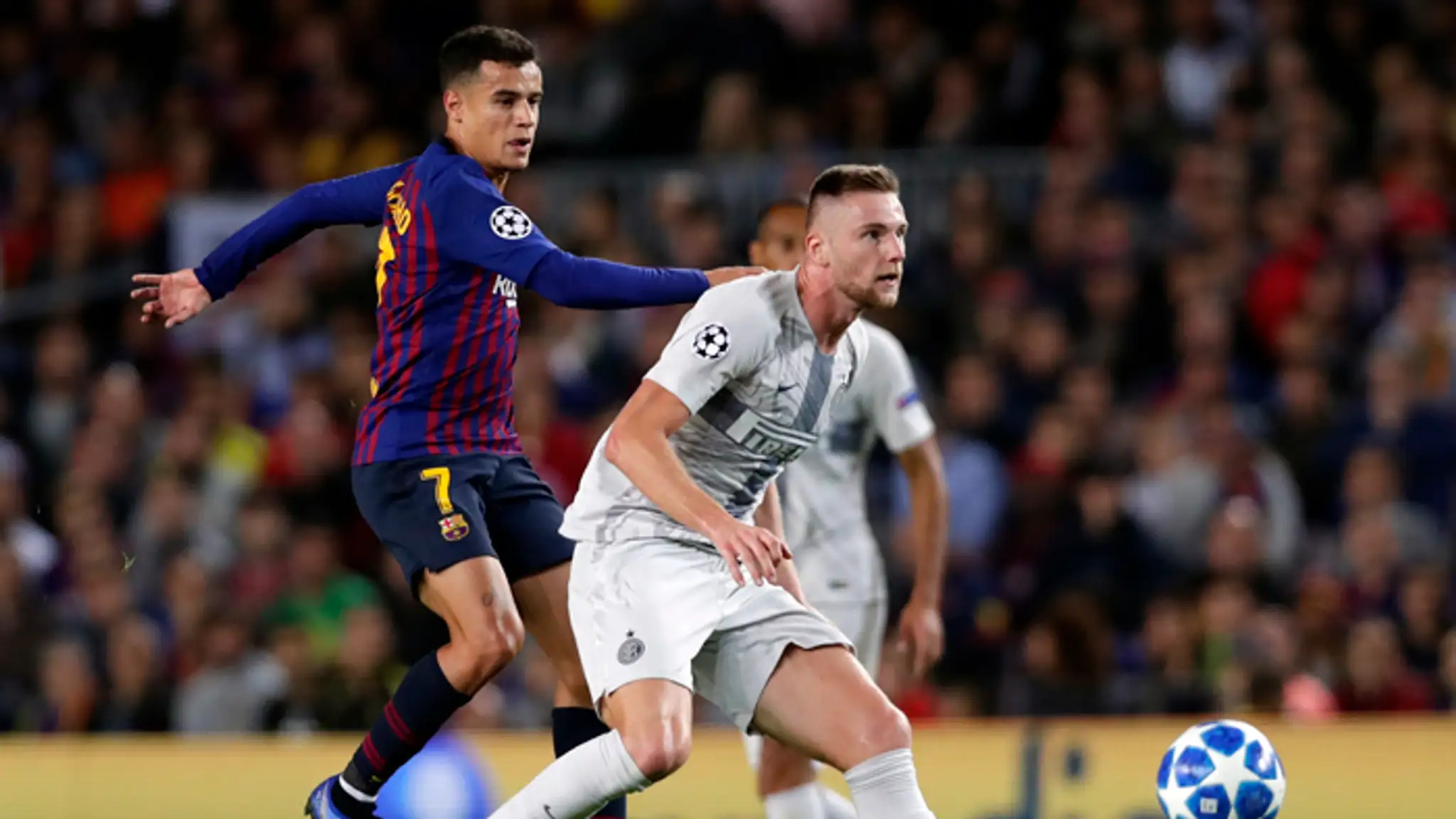 Philippe Coutinho (FC Barcelona) vs. Milan Škriniar (Inter Miláno).