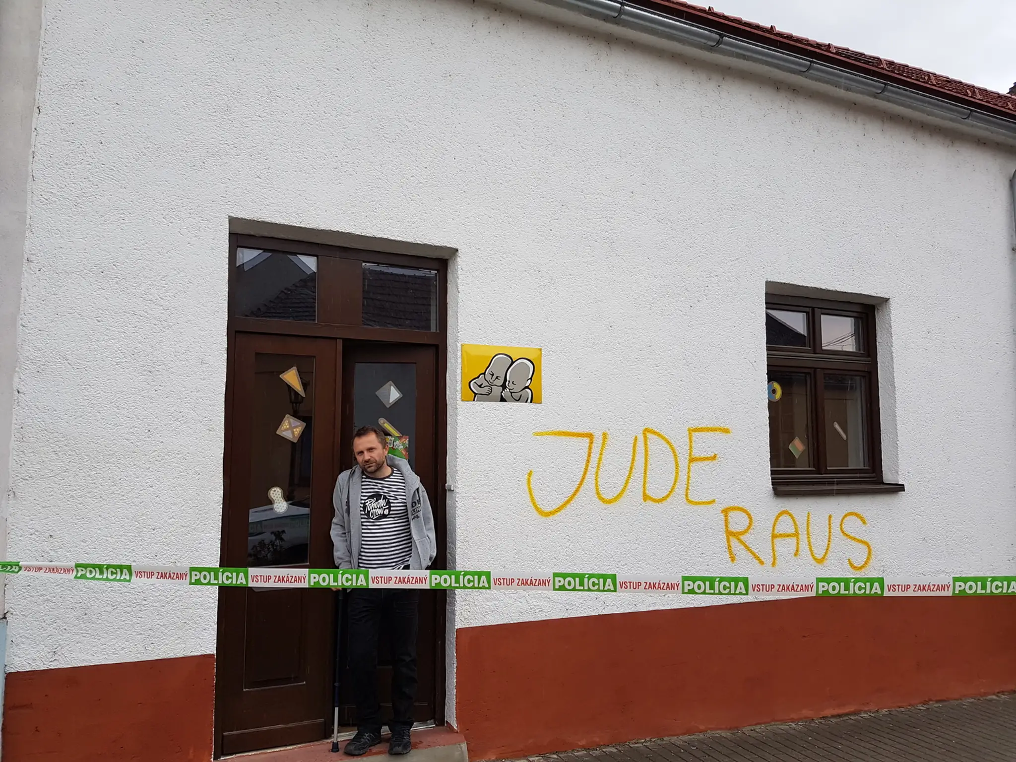 Na sídlo Pohody niekto nasprejoval rasistický nápis