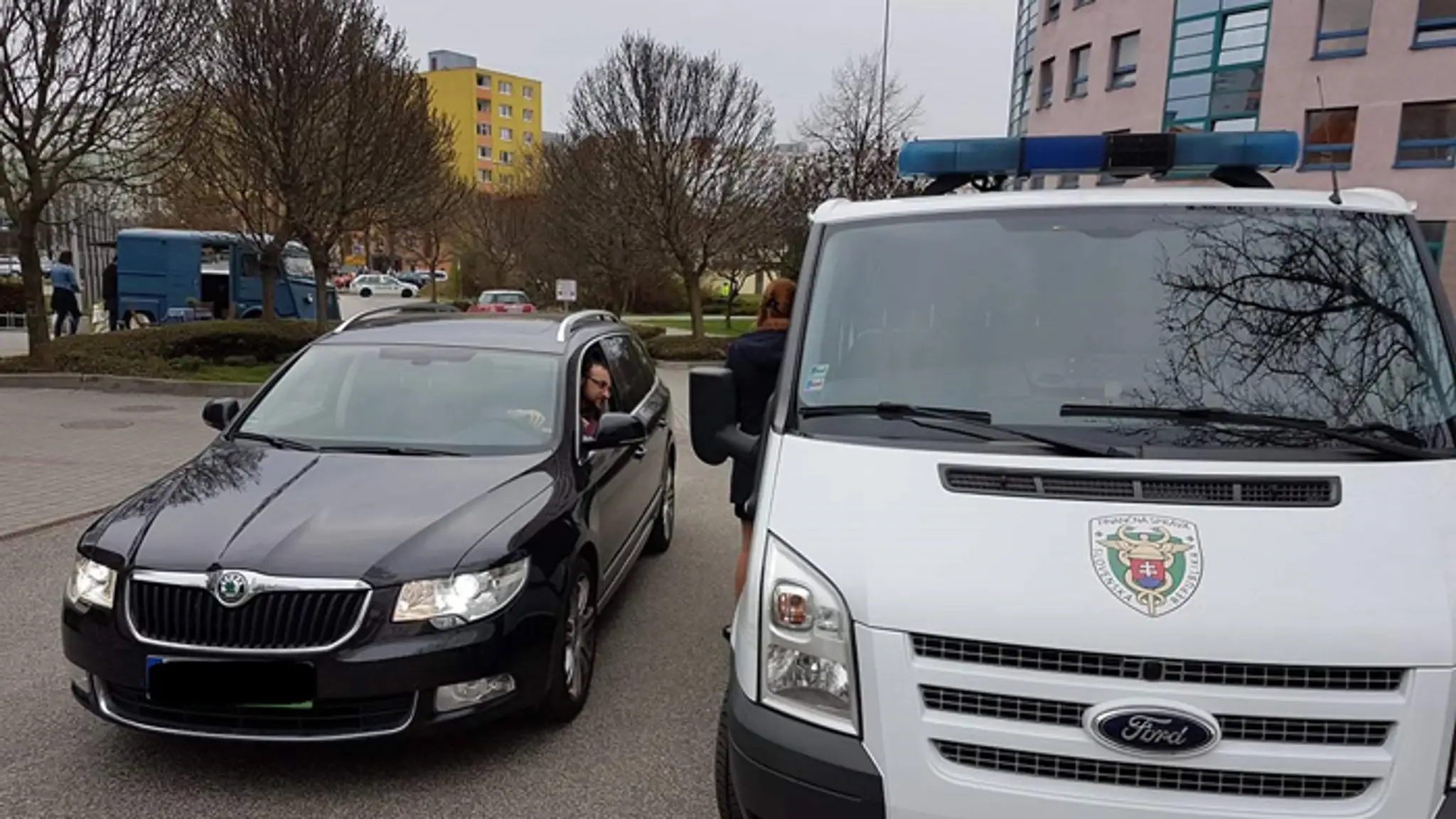Podávanie daňových priznaní z auta.