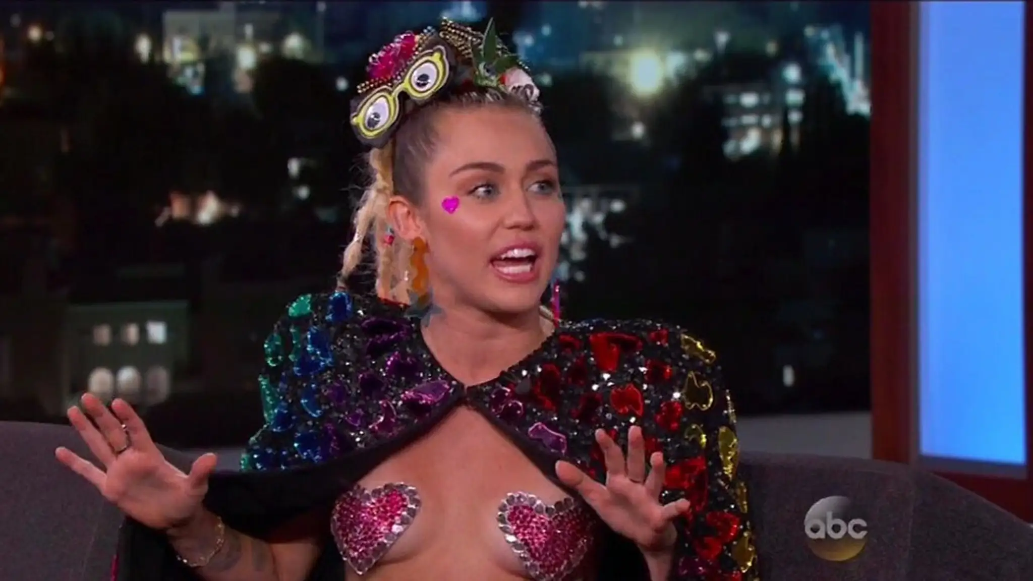 Miley Cyrus v šou Jimmyho Kimmela.