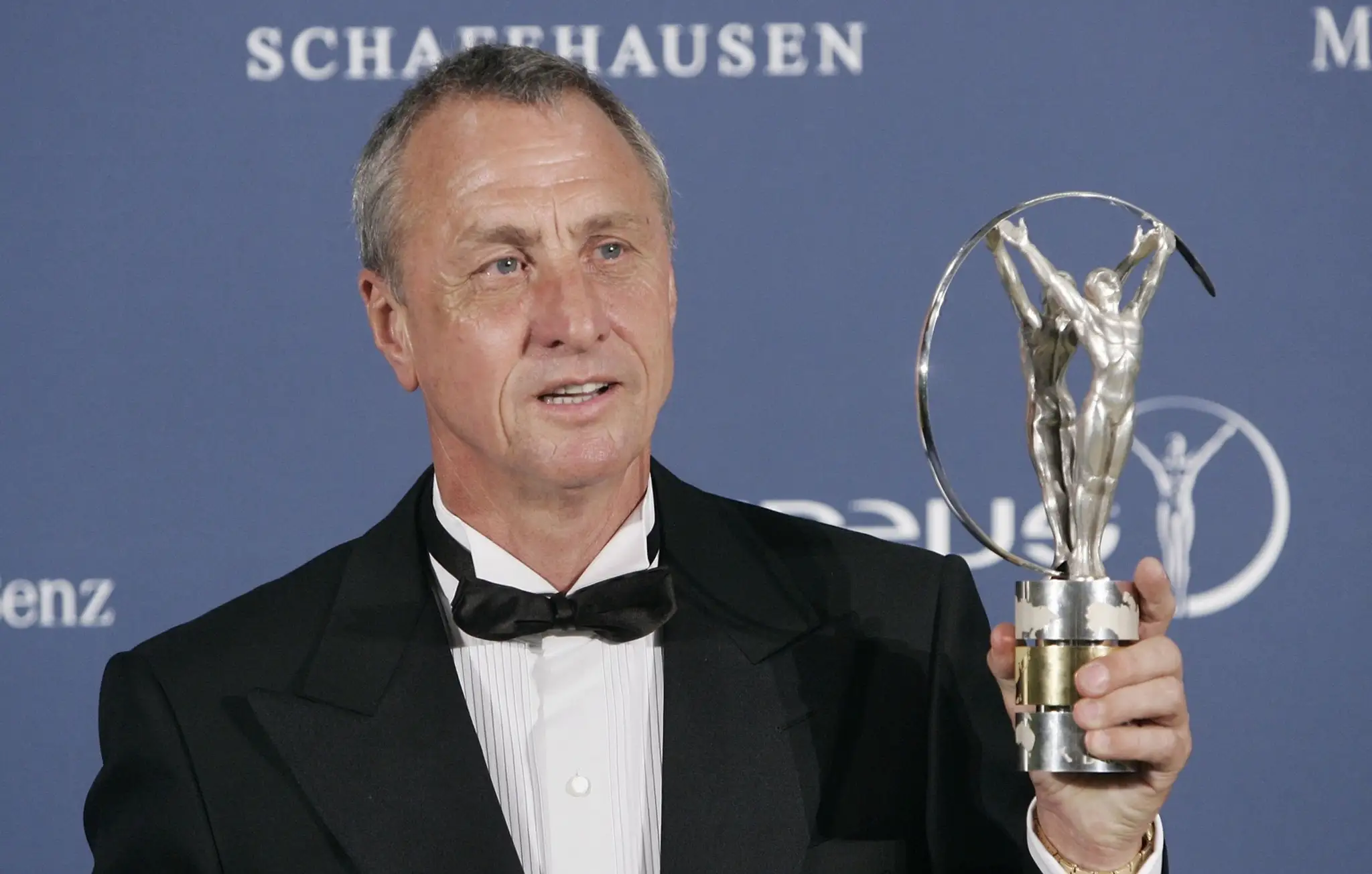 Legendárny holandský futbalista Johan Cruyff zomrel vo štvrtok v Barcelone vo veku 68 rokov po ťažkom boji s rakovinou. Informov