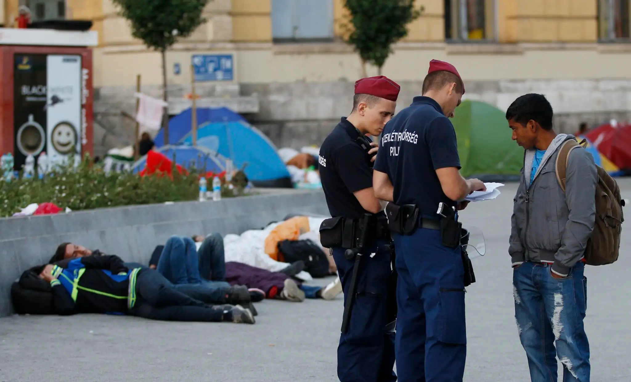 Policajti každého legitimujú