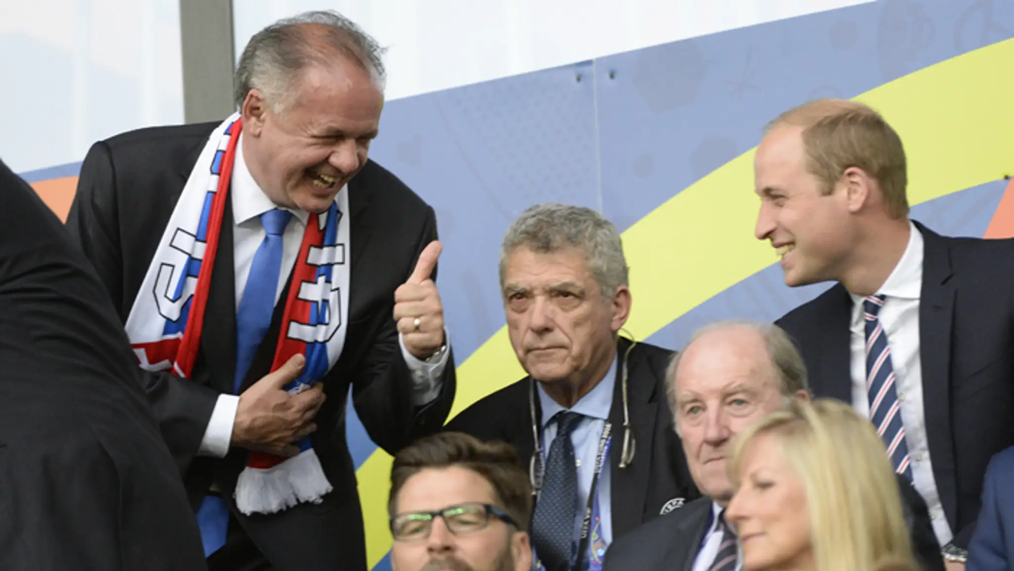 Prezident Andrej Kiska a britský princ William pred zápasom.