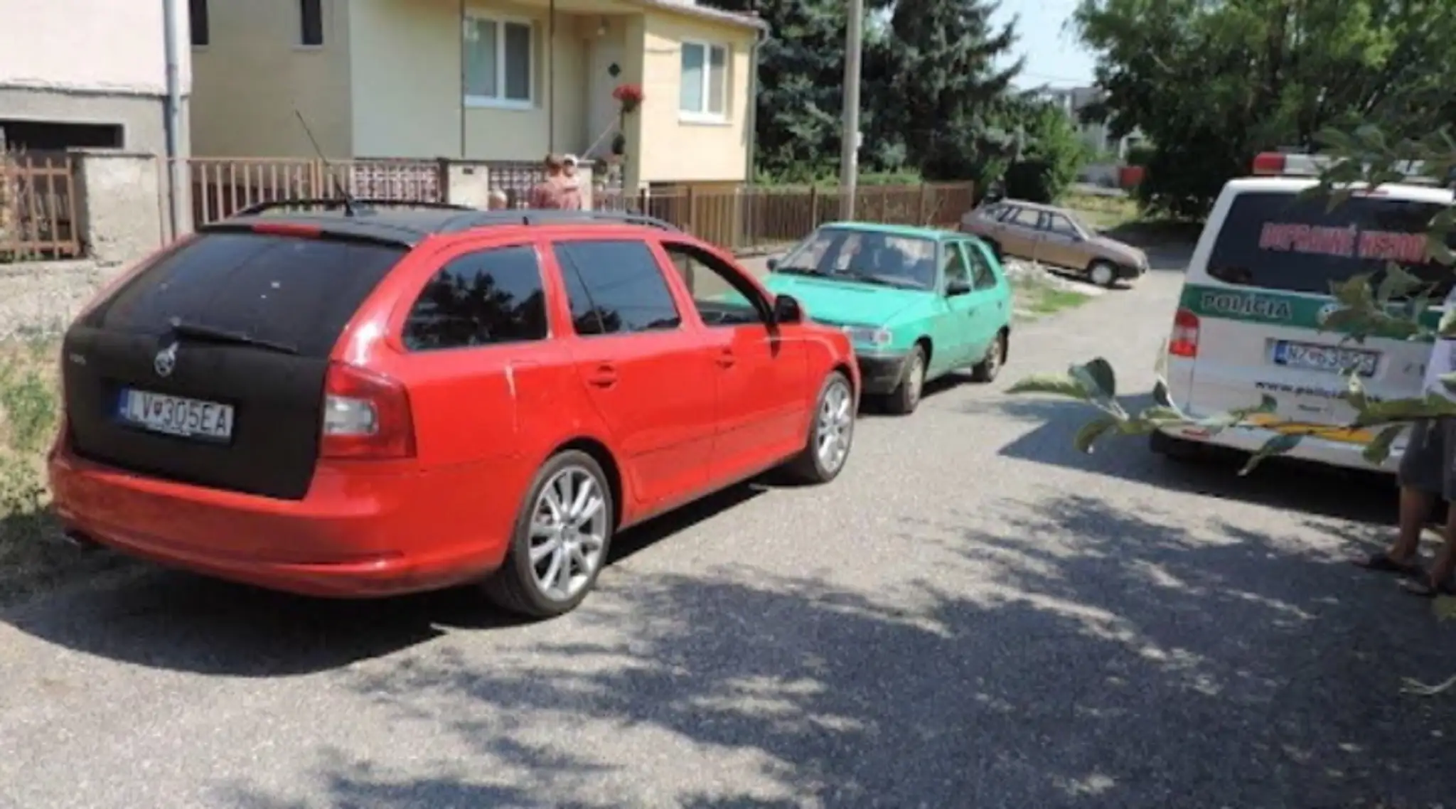 Ženu pritlačilo auto lebo chcela zachrániť dcéru