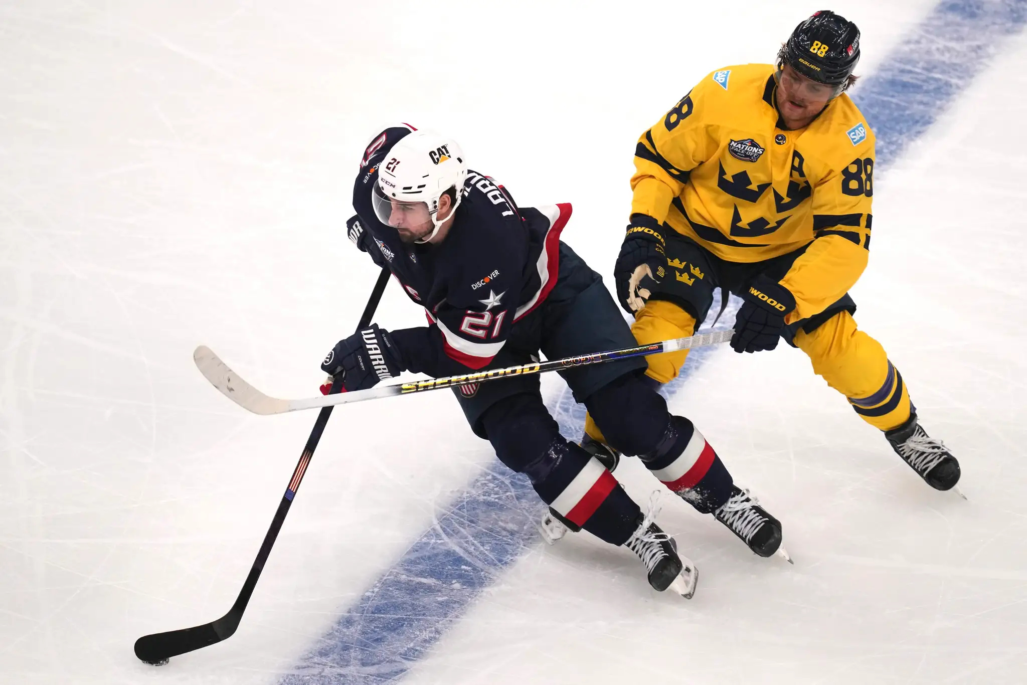 Dylan Larkin a William Nylander.