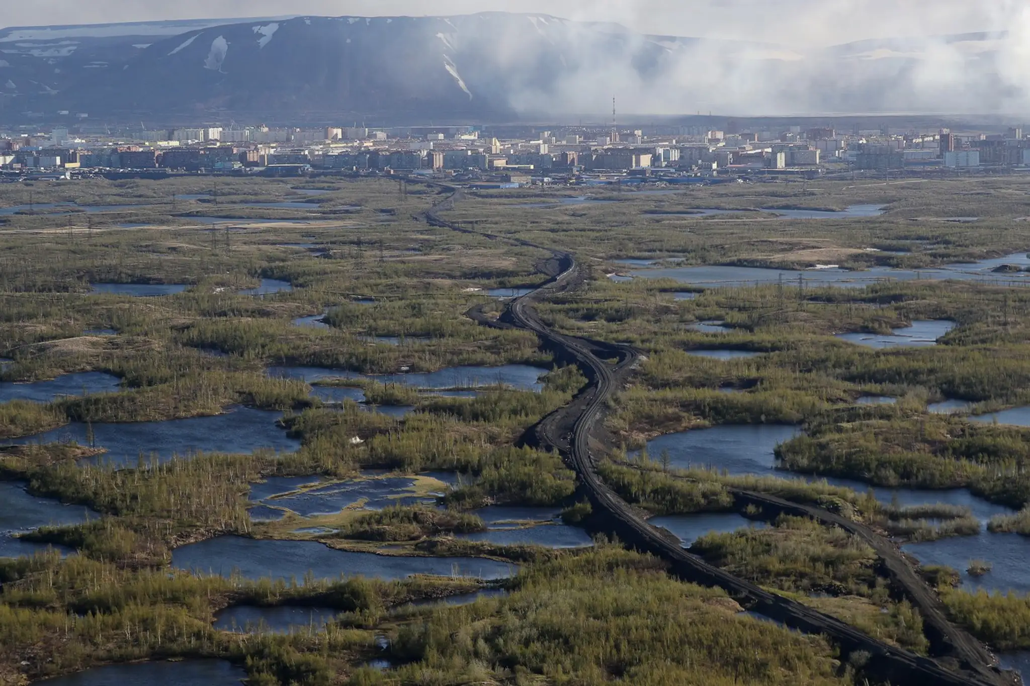 Železnica spájajúca Norilsk s okolitými banskými zariadeniami.