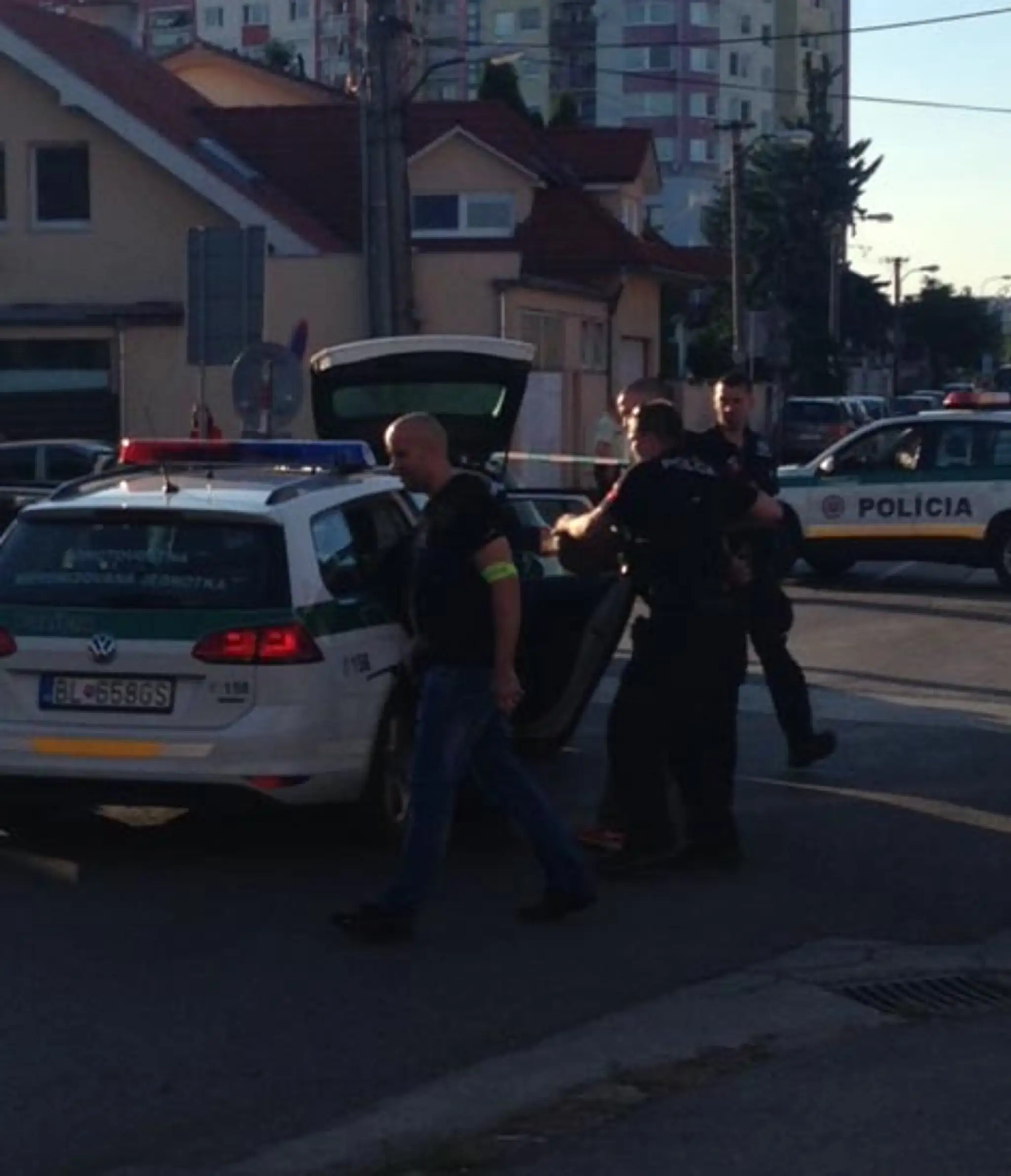 Muža na ukradnutom aute zadržali a predviedli na policajnú stanicu.