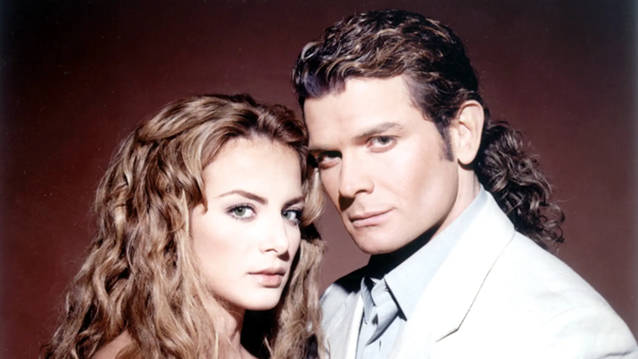 Keď budeš moja - Paloma (Silvia Navarro) a Diego (Sergio Basañez)