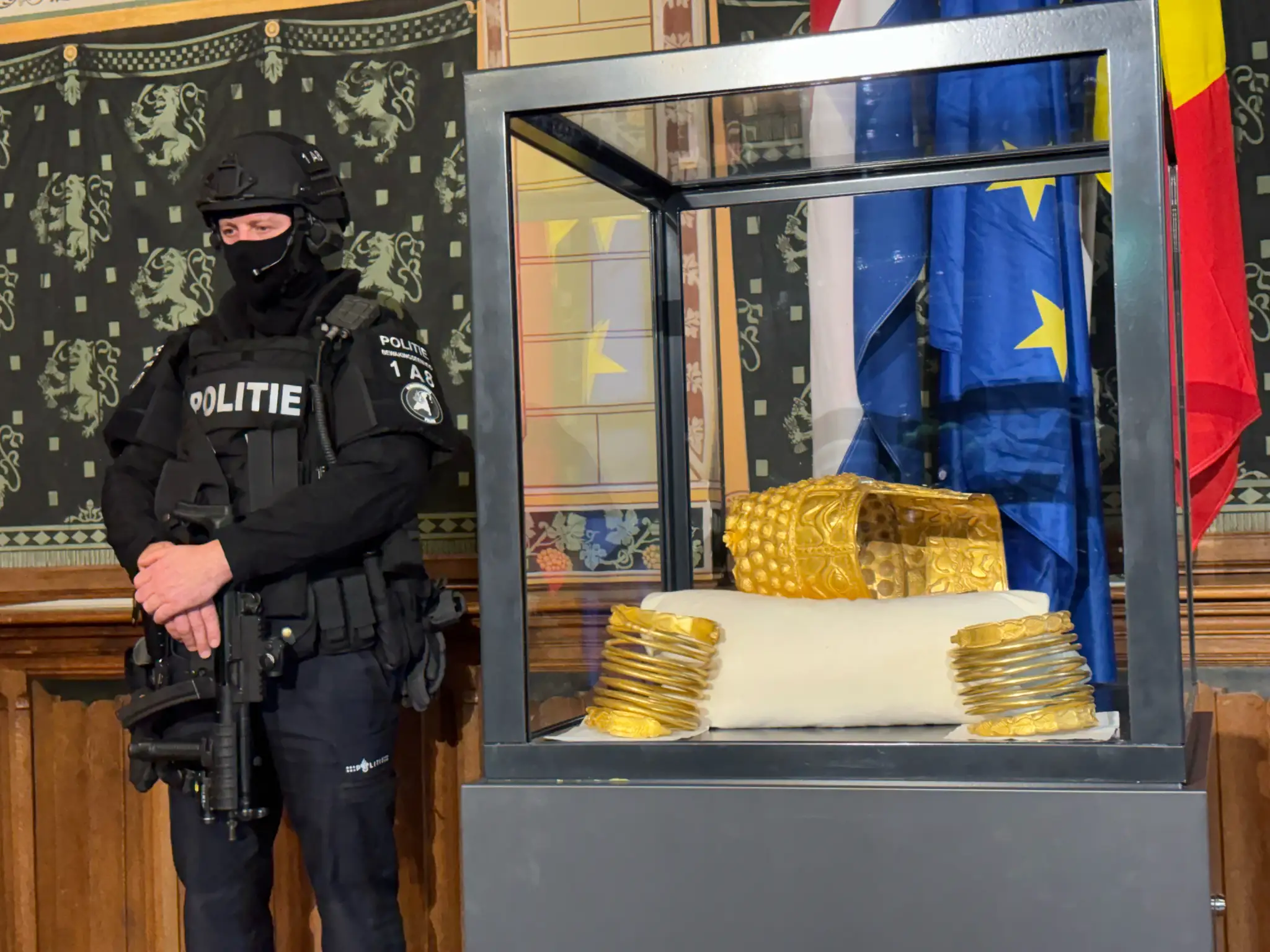 Vystavenie nájdenej zlatej prilby z Cotofenesti