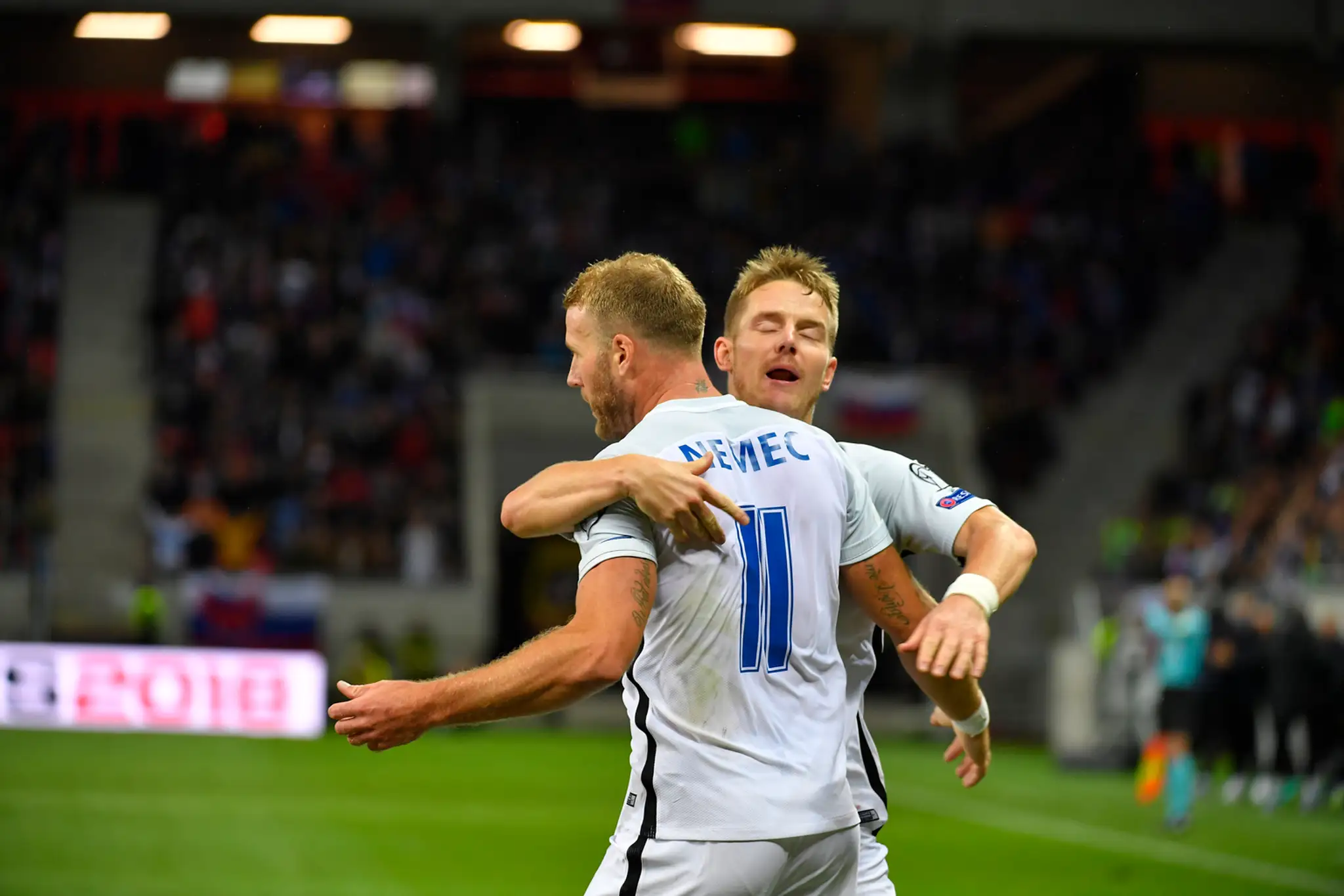 Adam Nemec (Slovensko) strieľa gól.
