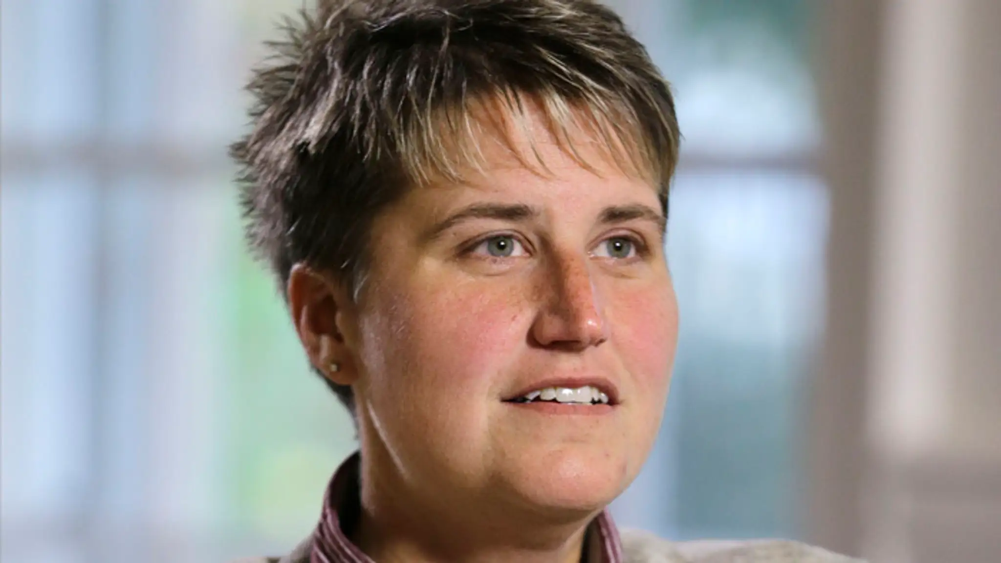 Jennifer Cramblettová žaluje spermobanku.