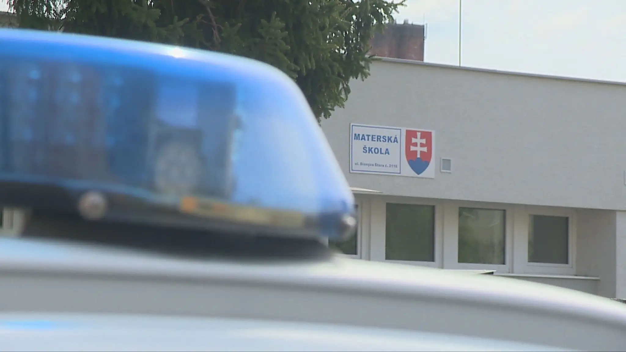 Deti priniesli do škôlky striekačky. 