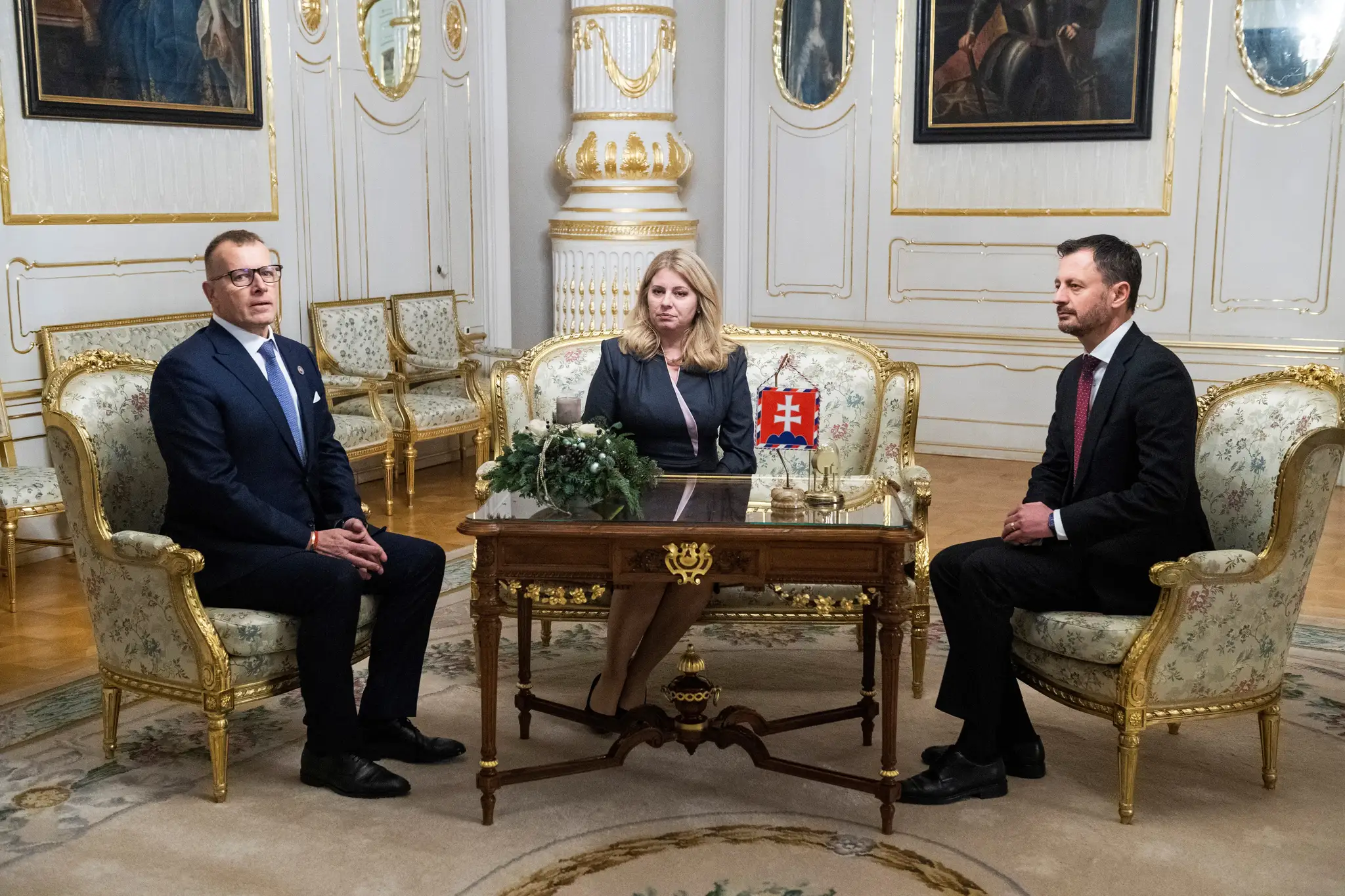Predseda parlamentu Boris Kollár, prezidentka Zuzana Čaputová a premiér Eduard Heger na archívnej snímke.