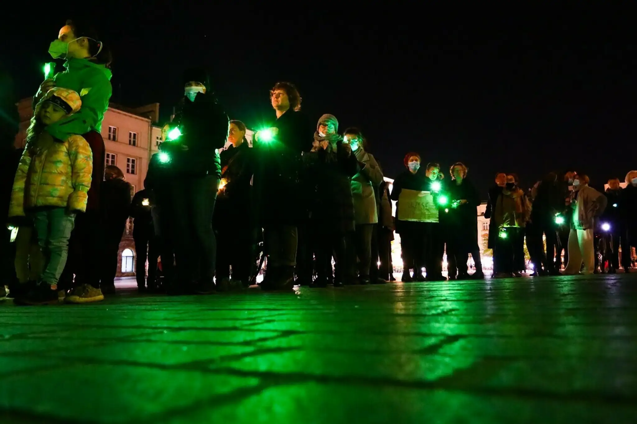 Poliaci v Krakove súcitia s migrantmi na hranici