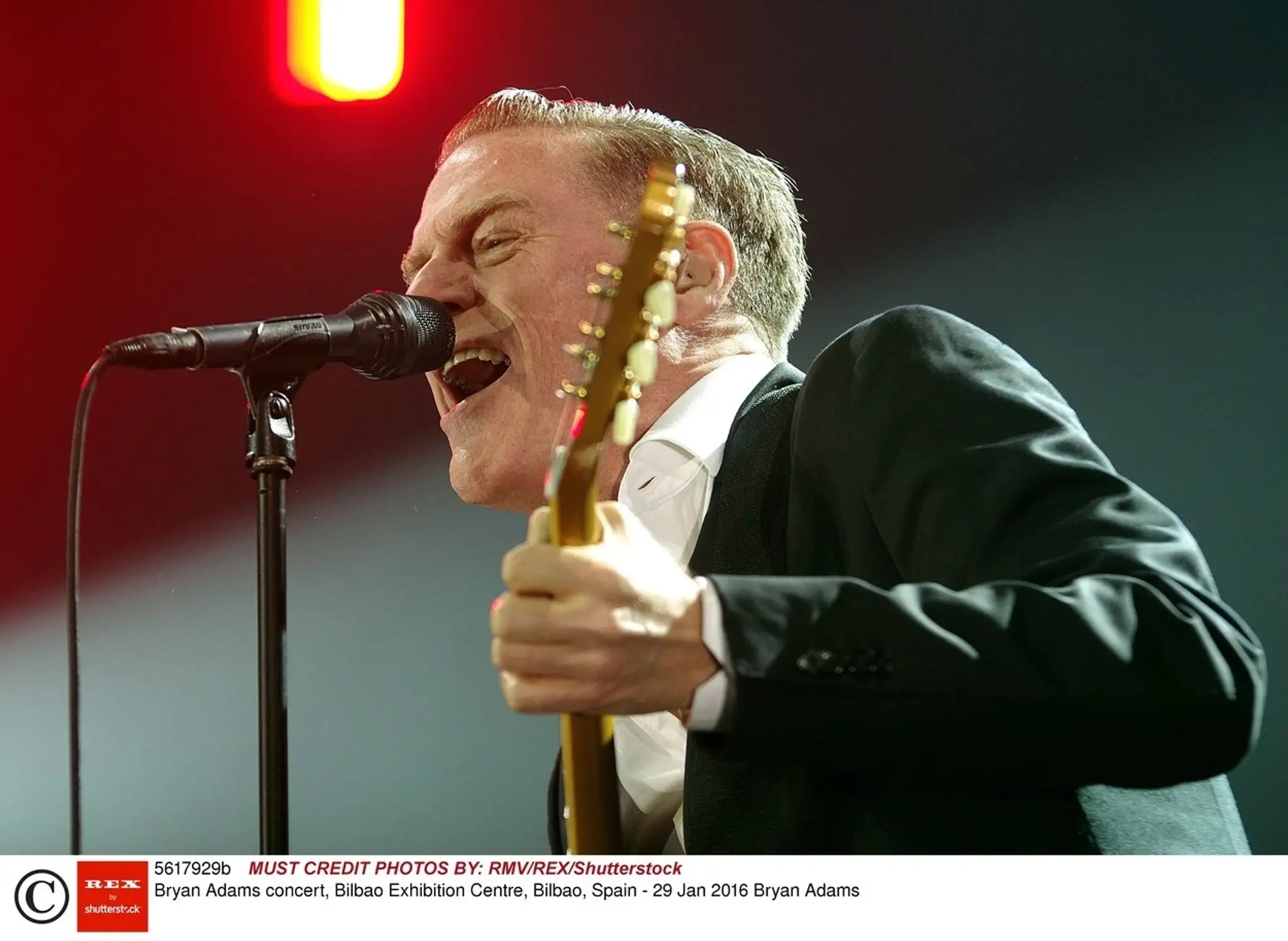Bryan Adams na archívnej snímke.