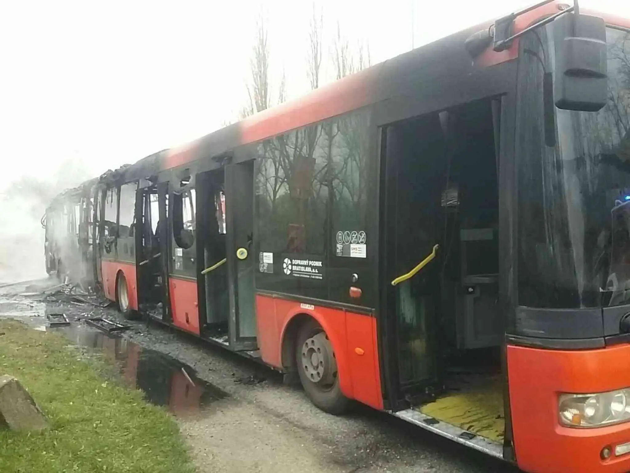 Požiar autobusu MHD v Bratislave.