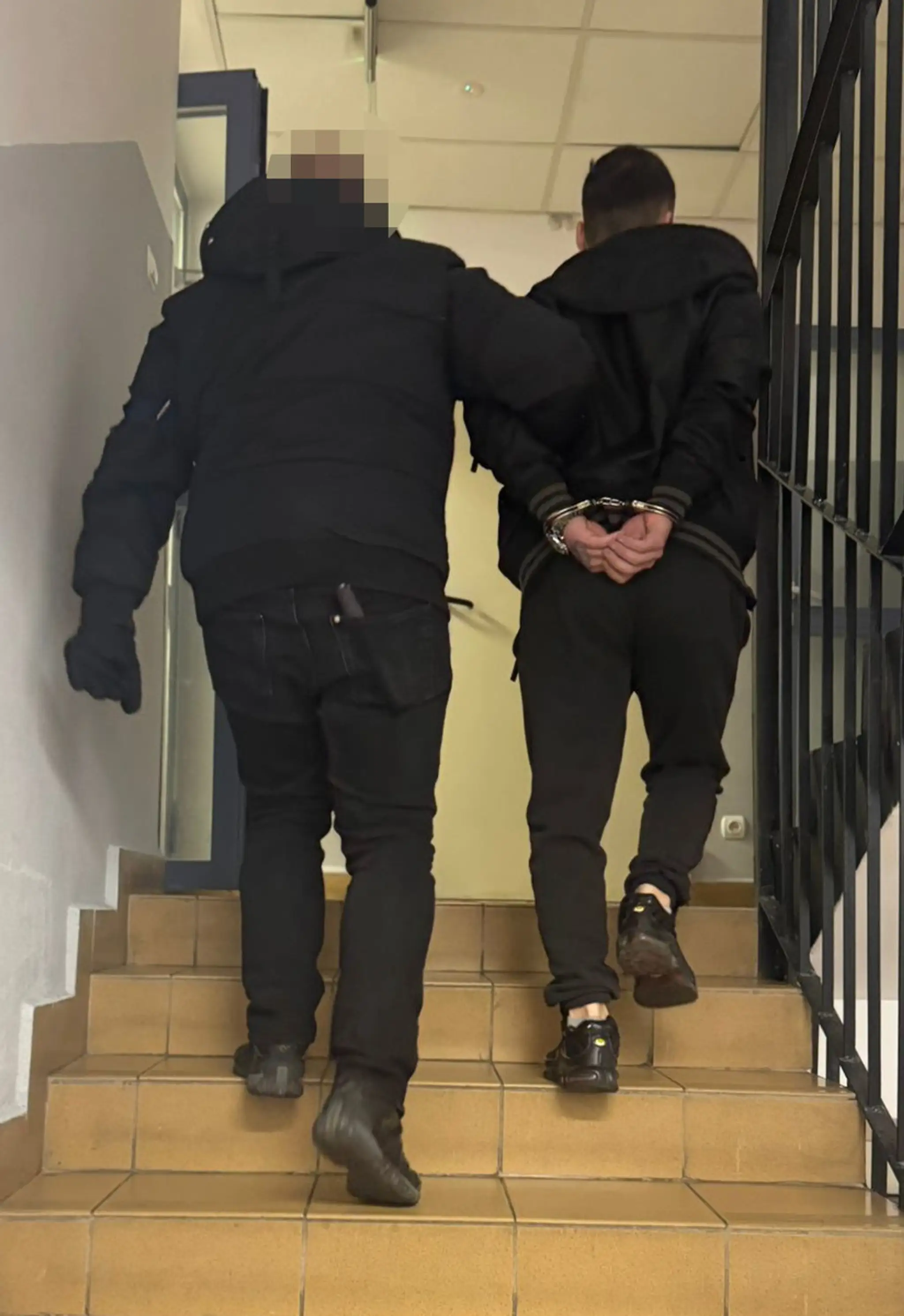 Polícia obvinila ženu a jej 17-ročného syna.
