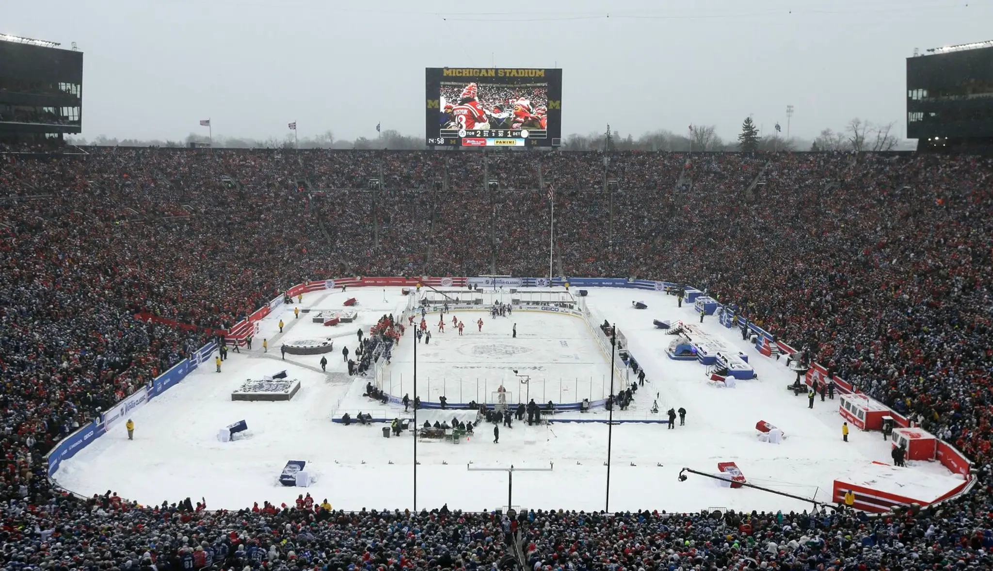 O takejto návštevnosti sa v bežných zápasoch NHL môže hokejistom len snívať.