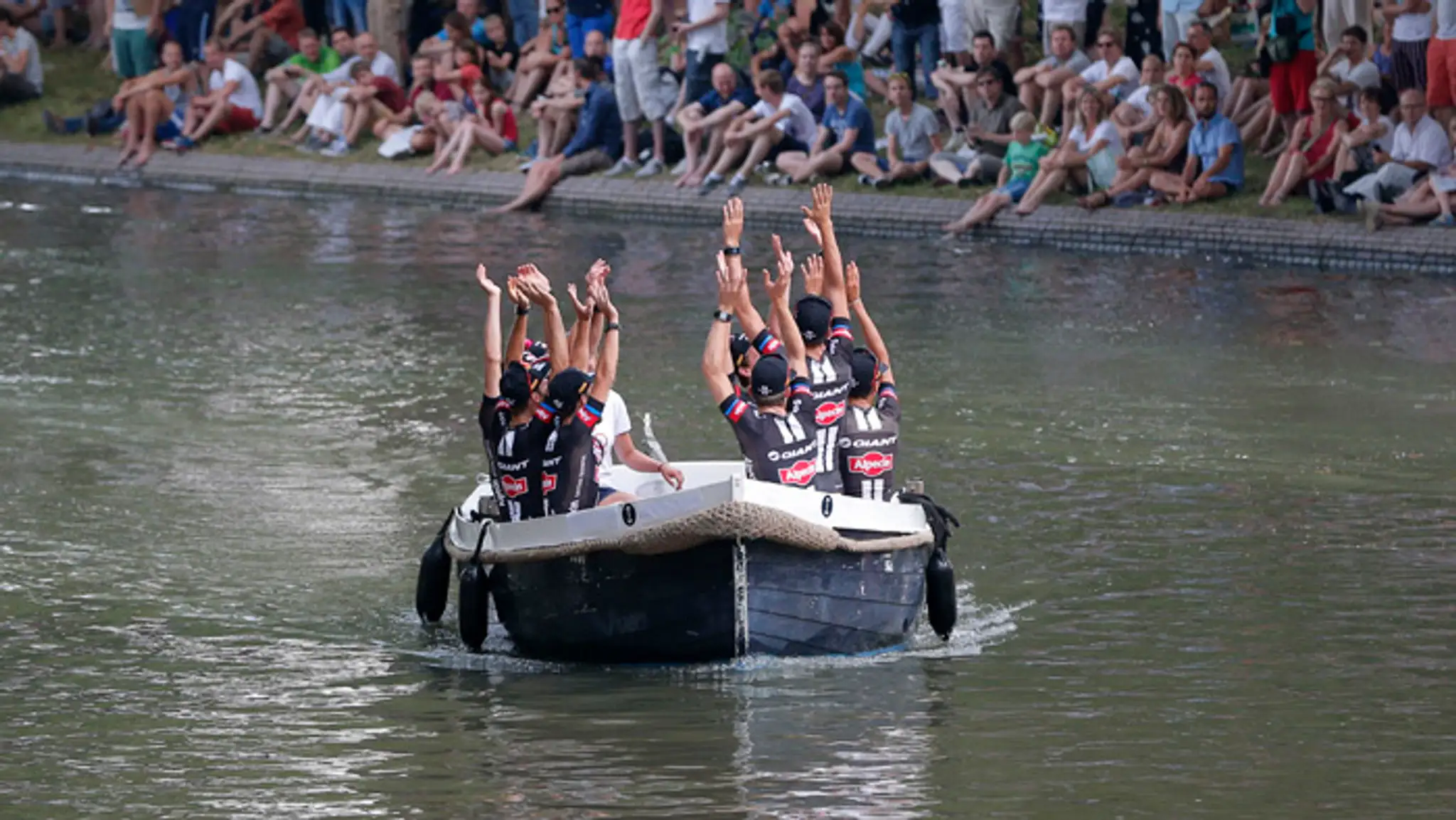 Jazdci tímu Giant-Alpecin na prezentácii v Utrechte.