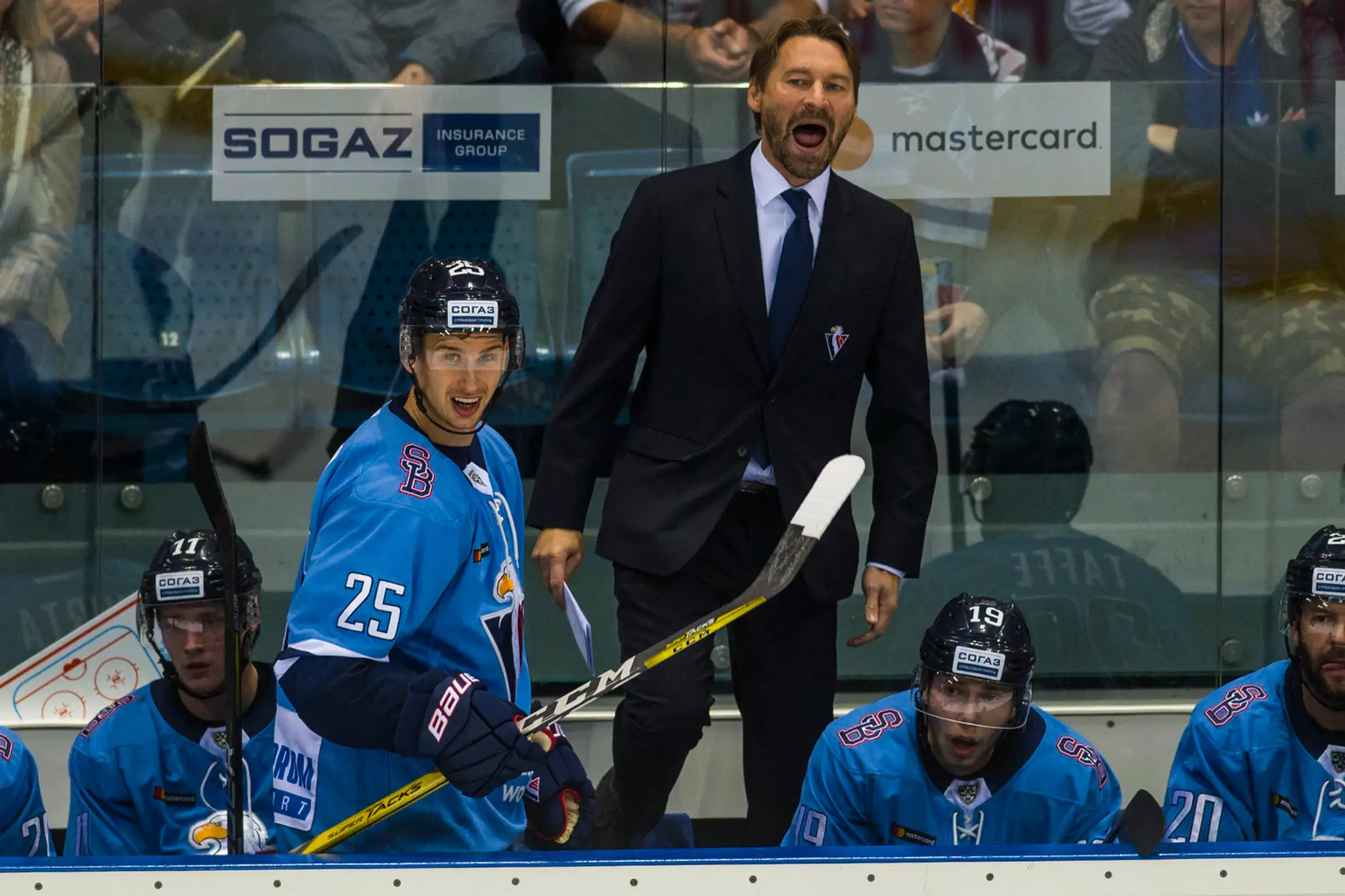 Tréner HC Slovan Bratislava Vladimír Országh v dueli proti Soči.