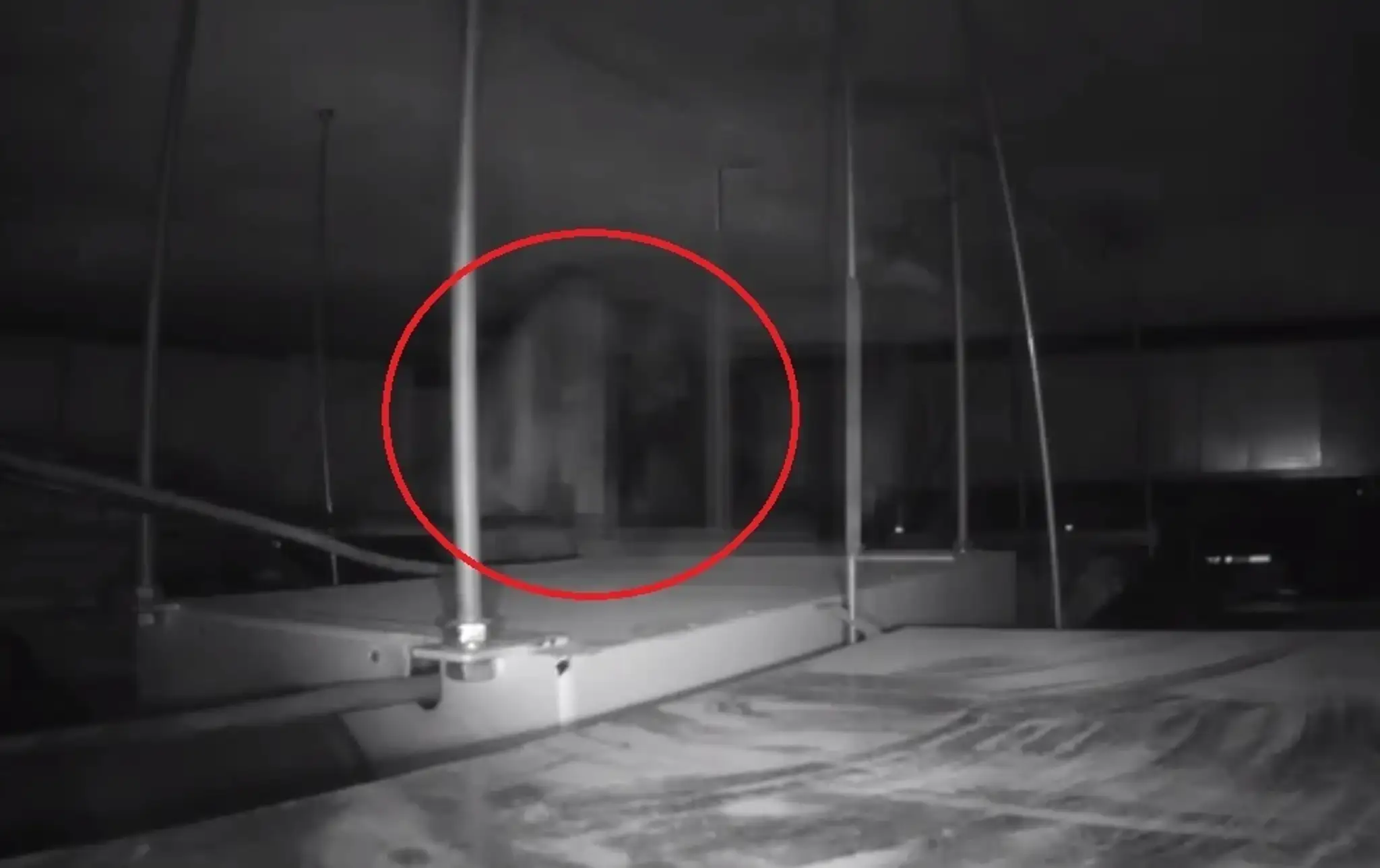 Zdrogovaný muž vo ventilačnej šachte.
