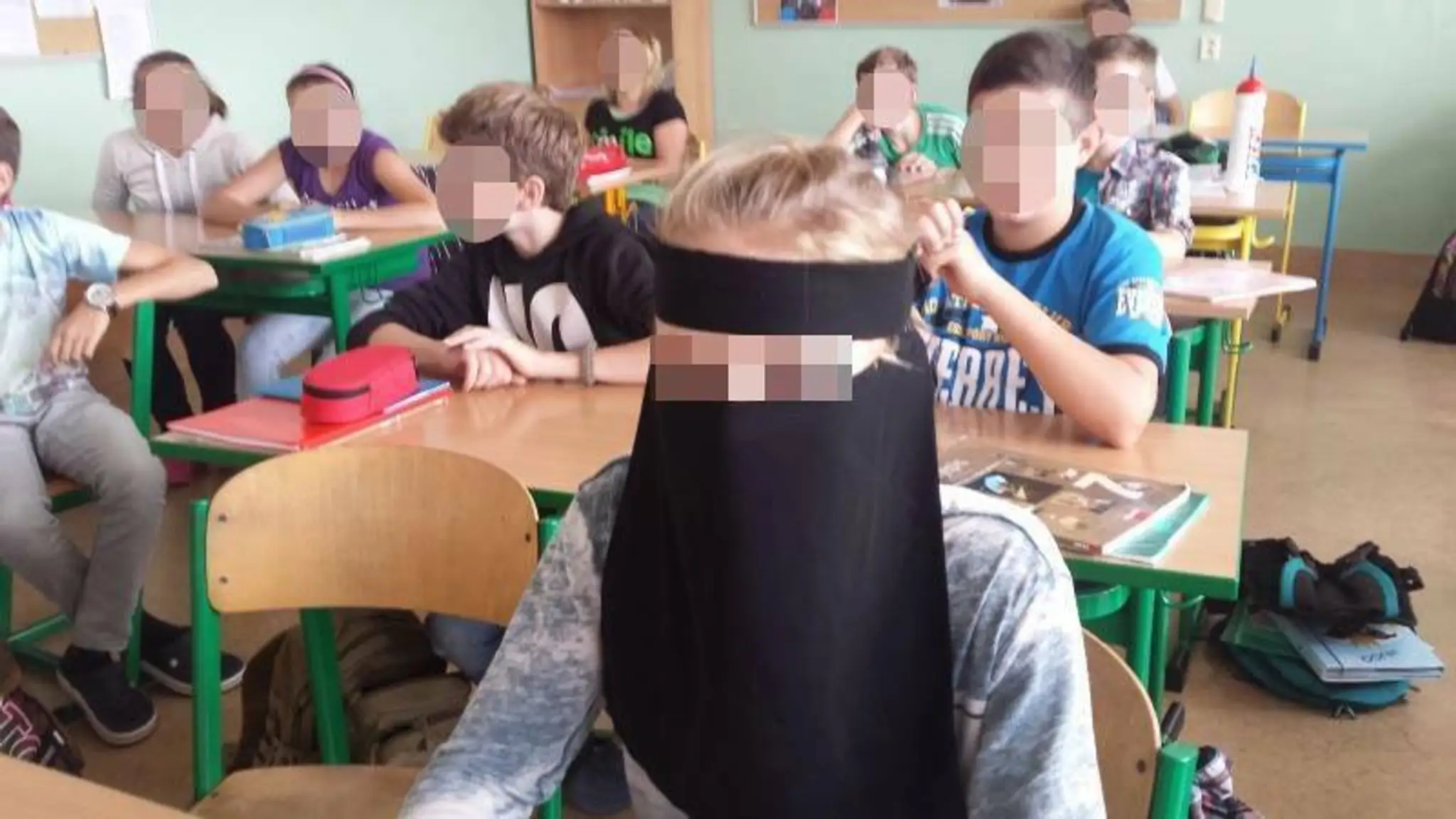 Siedmaci si šaty aj pokrývky hlavy aj vyskúšali