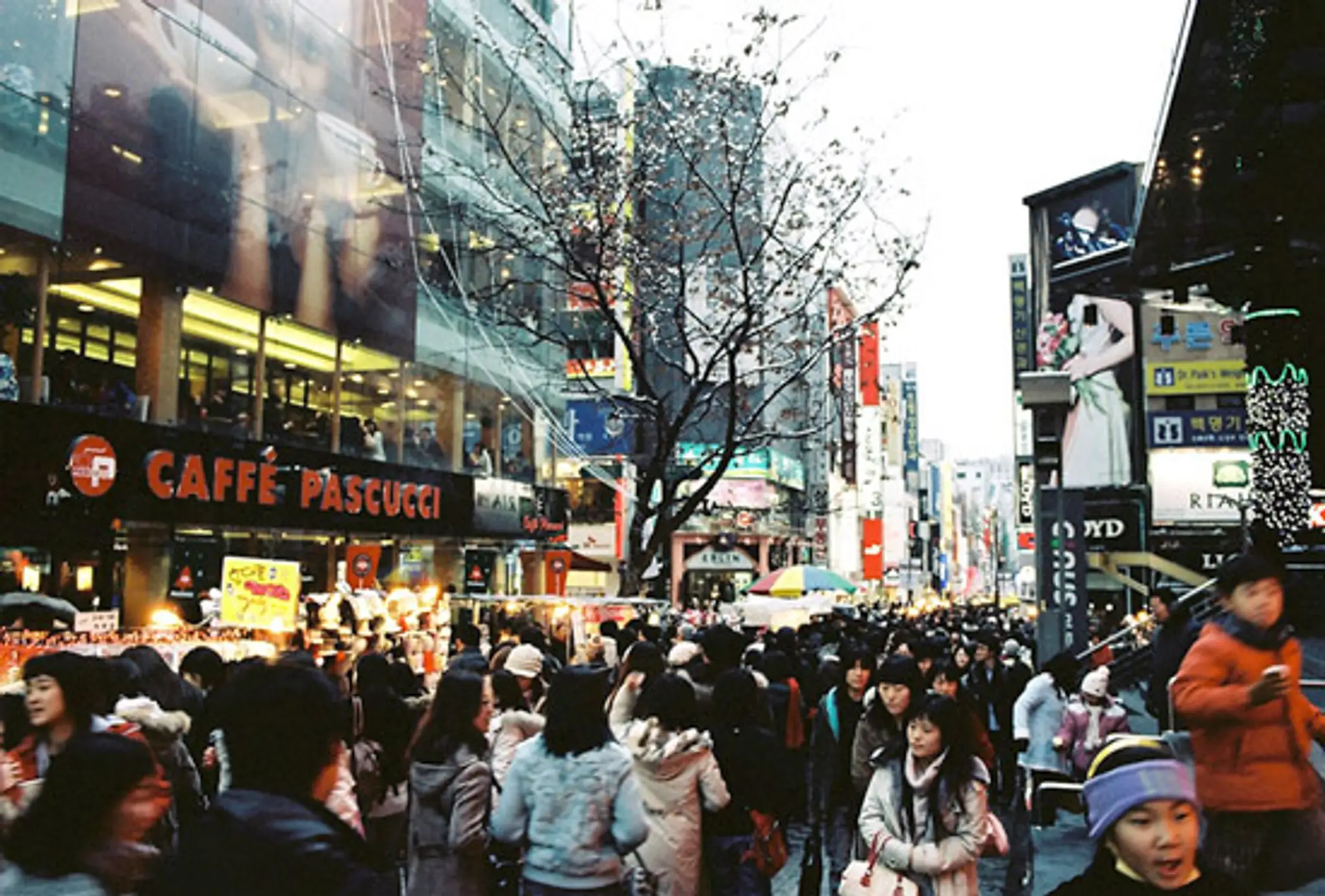 Myeong_dong_Street_Seoul_South_Korea.jpg