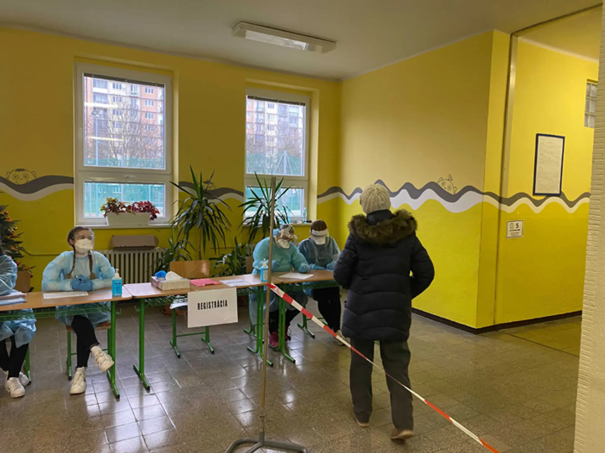Zatvorená predajna obuvi v obchodnom centre v Košiciach.