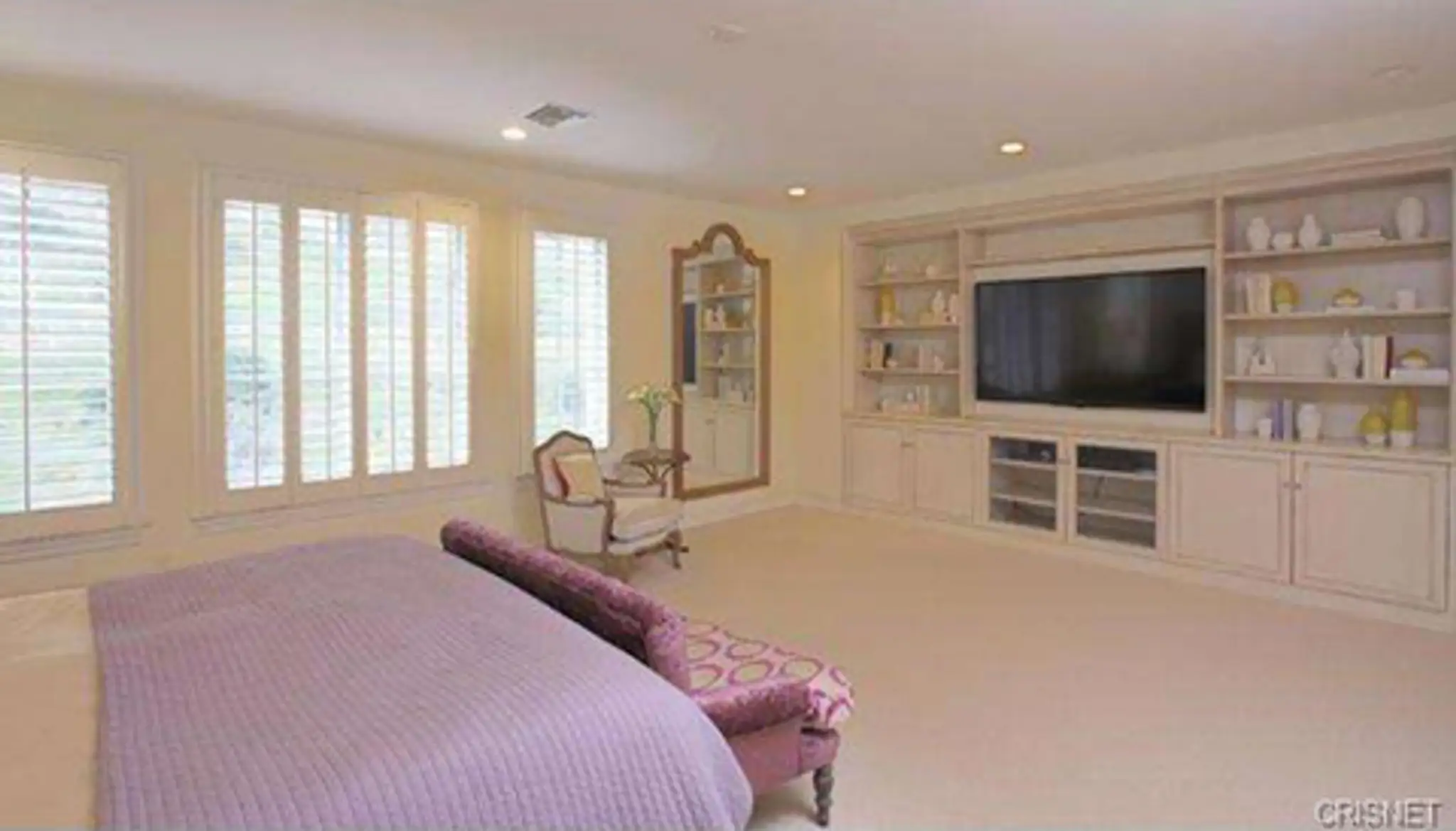 kylie-jenner-new-house-photos-0115-480w.jpg