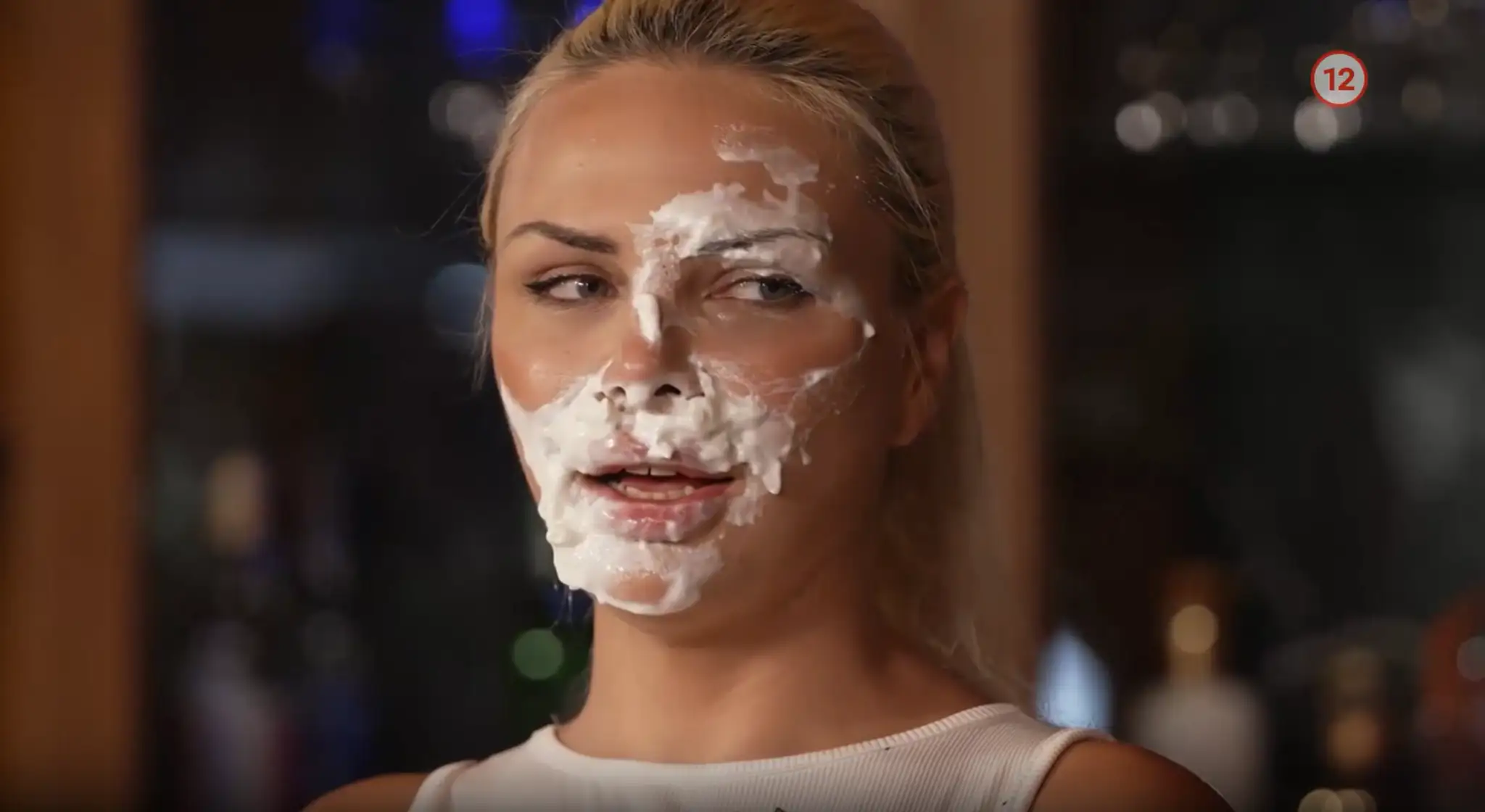 Laura so šľahačkou