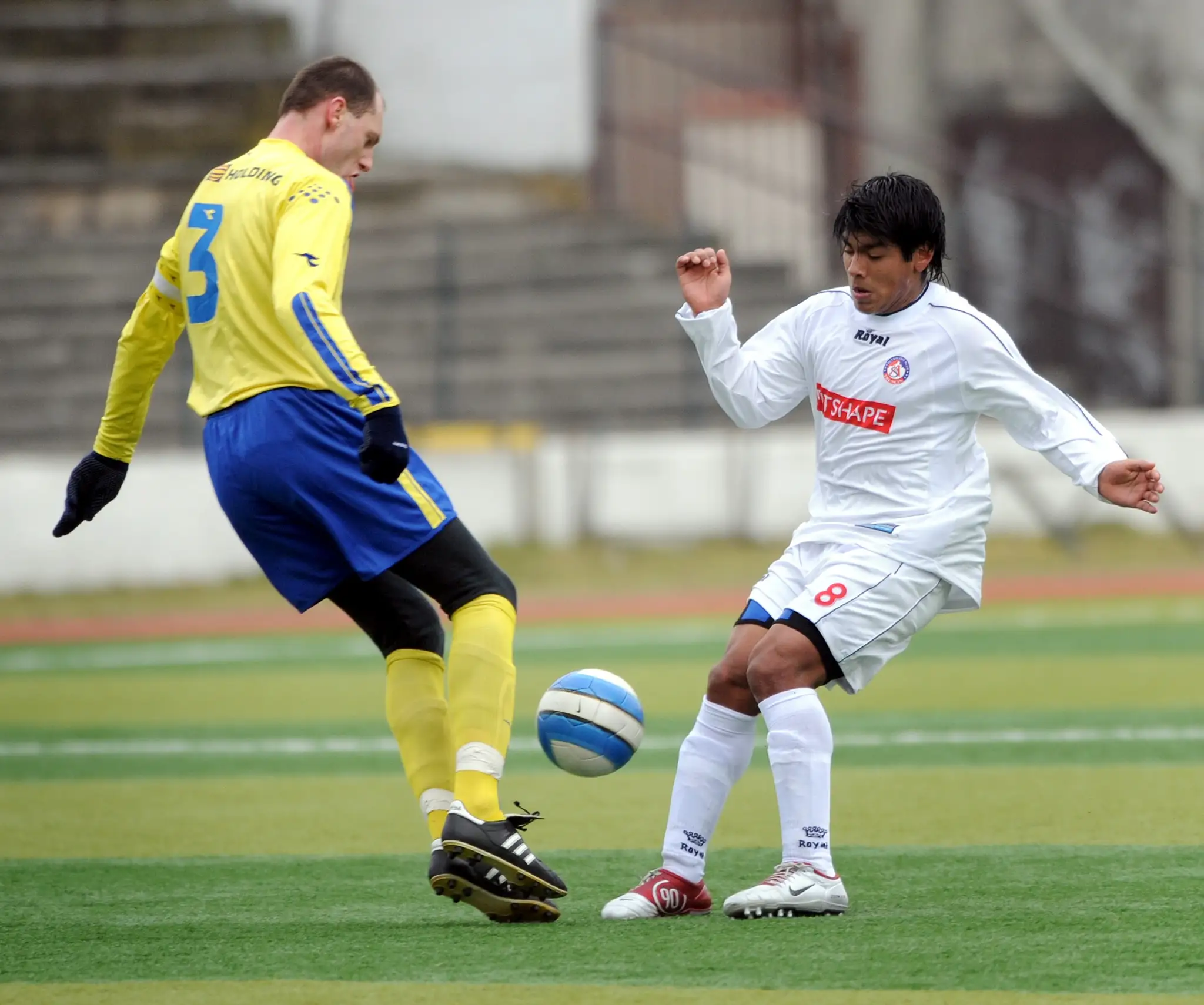 Aldo Baéz (vpravo) v prípravnom zápase za Trenčín vo februári 2008.