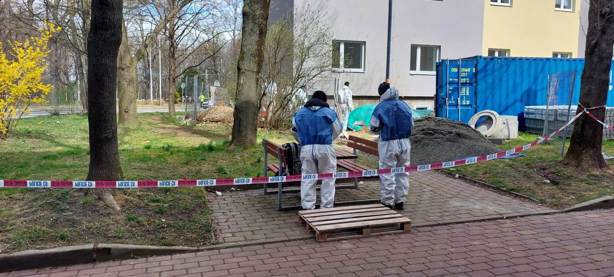 Ohradené miesto v Ostrave, na ktorom vybuchla munícia z 2. svetovej vojny.