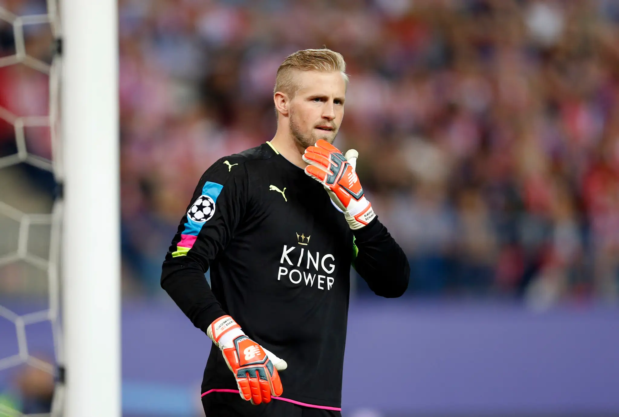 Gólman Leicestru Kasper Schmeichel vo štvrťfinále LM proti Atléticu.
