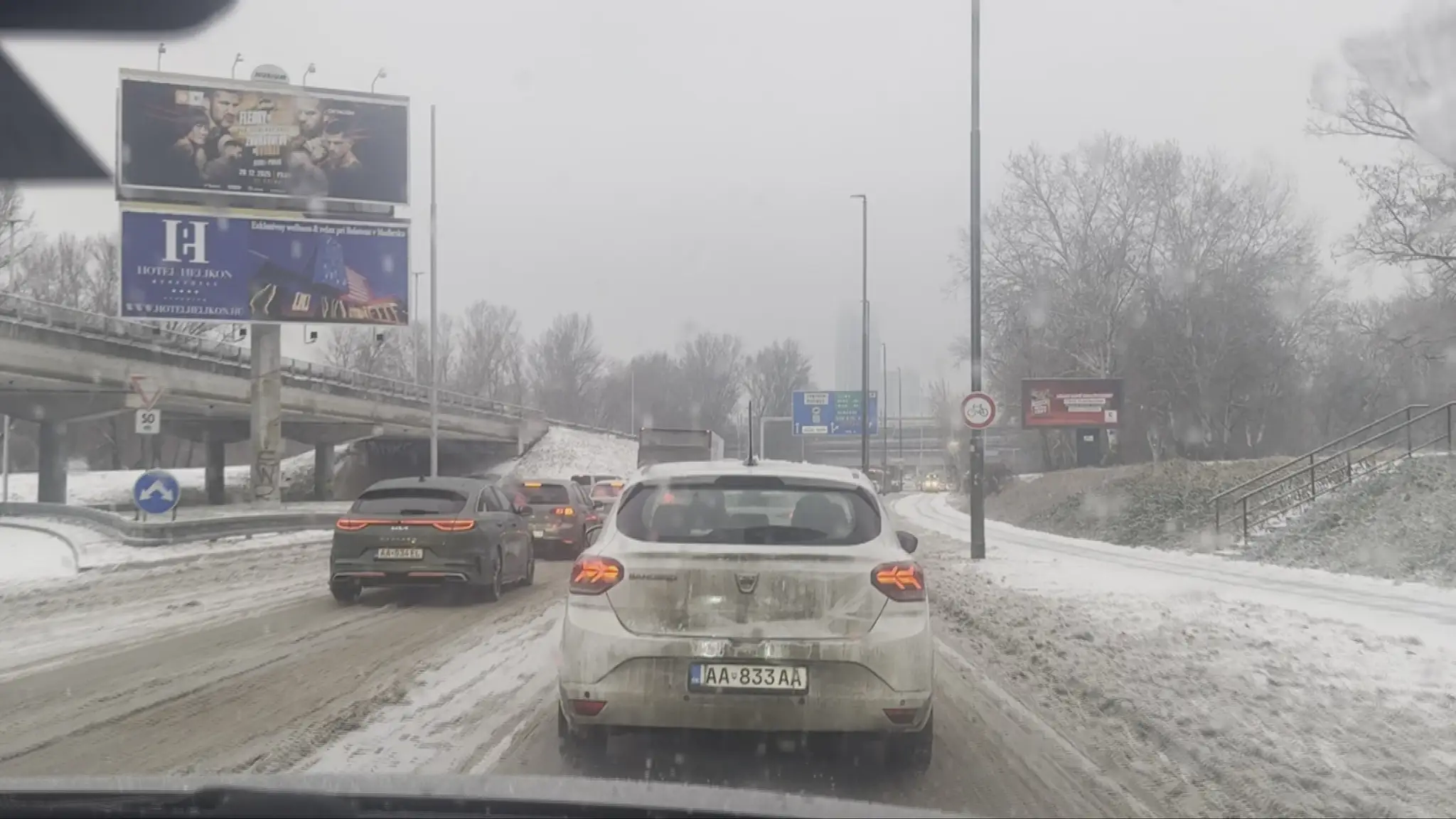 Obrovské kolóny na cestách.