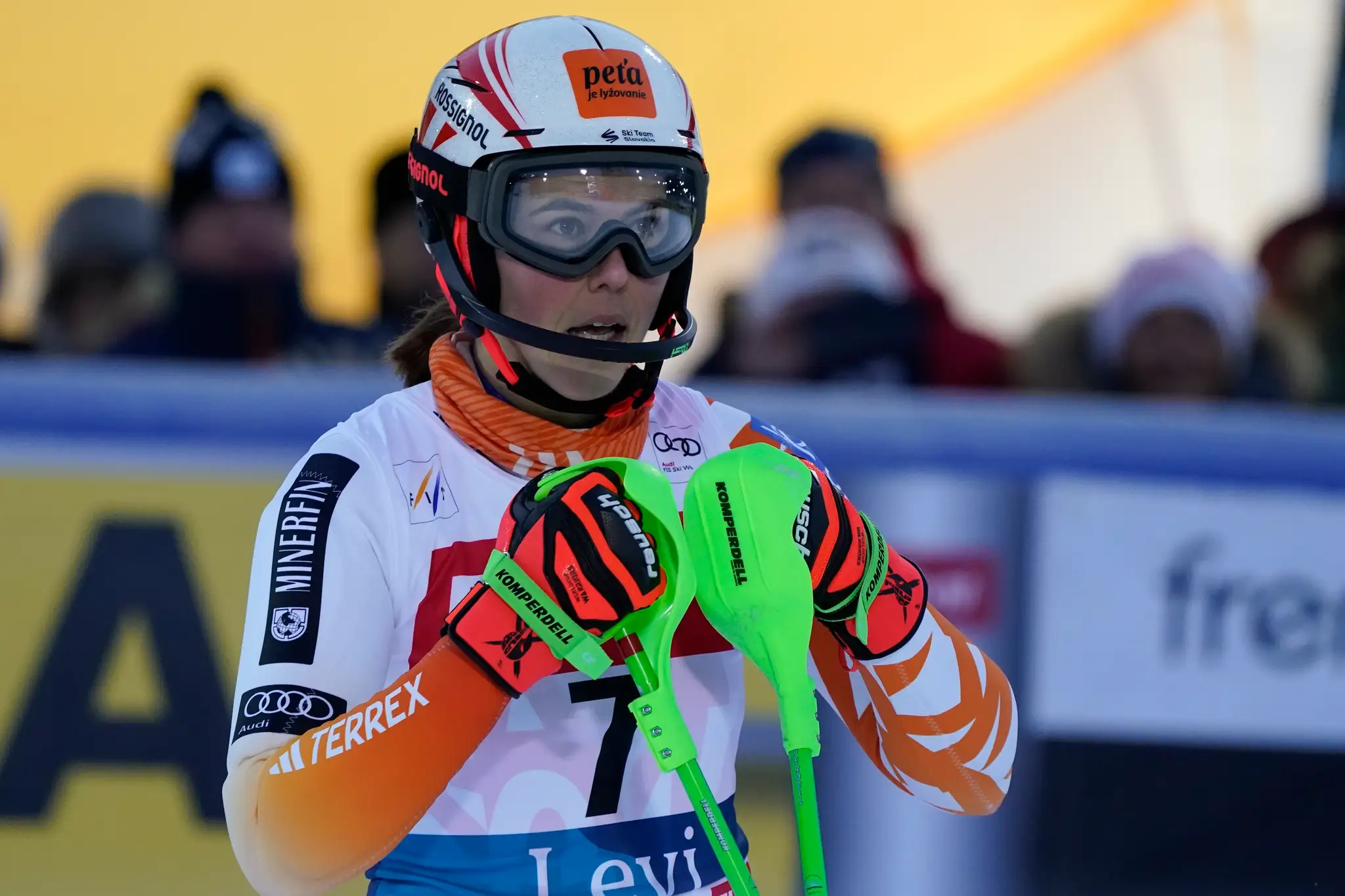 Petra Vlhová v cieli 2. kola slalomu.