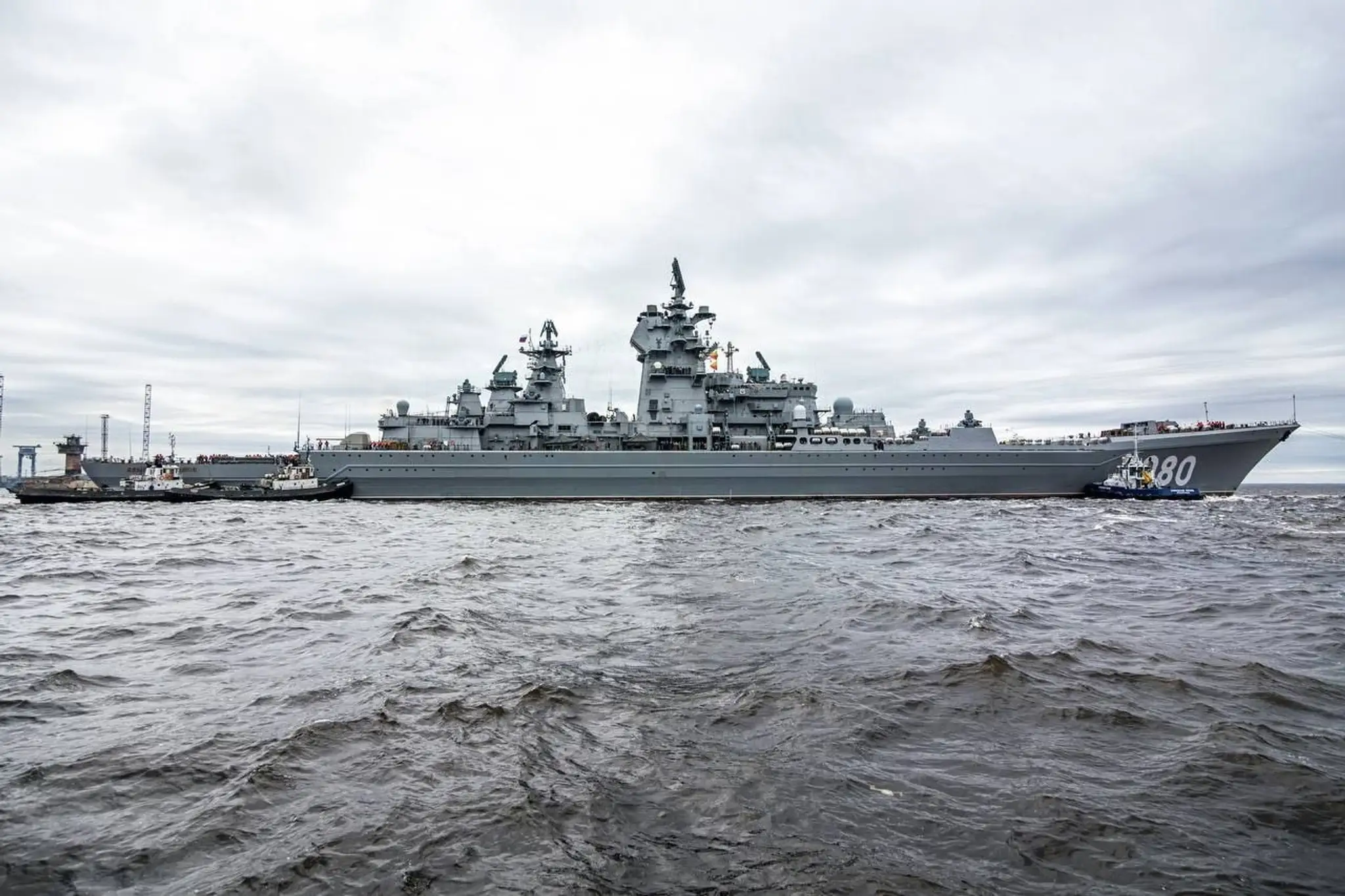 Ruský krížnik Admiral Nachimov.