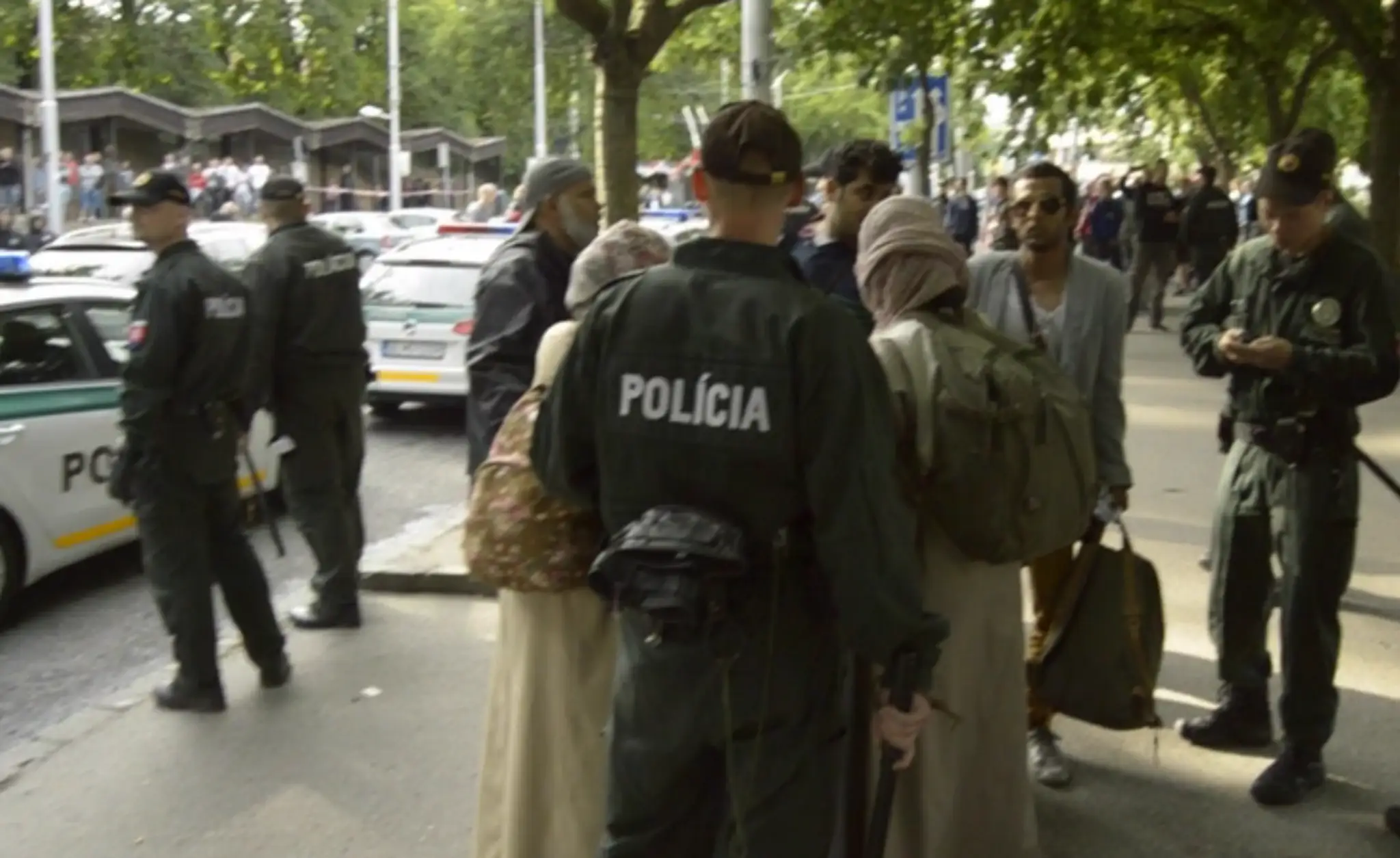 Polícia chráni moslimskú rodinu