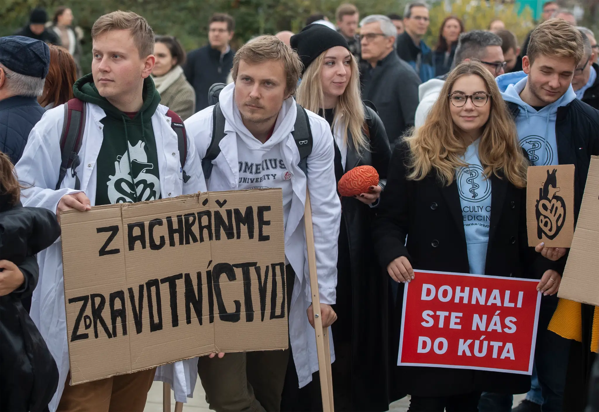 Protest Lekárskeho odborového združenia - Zachráňme zdravotníctvo