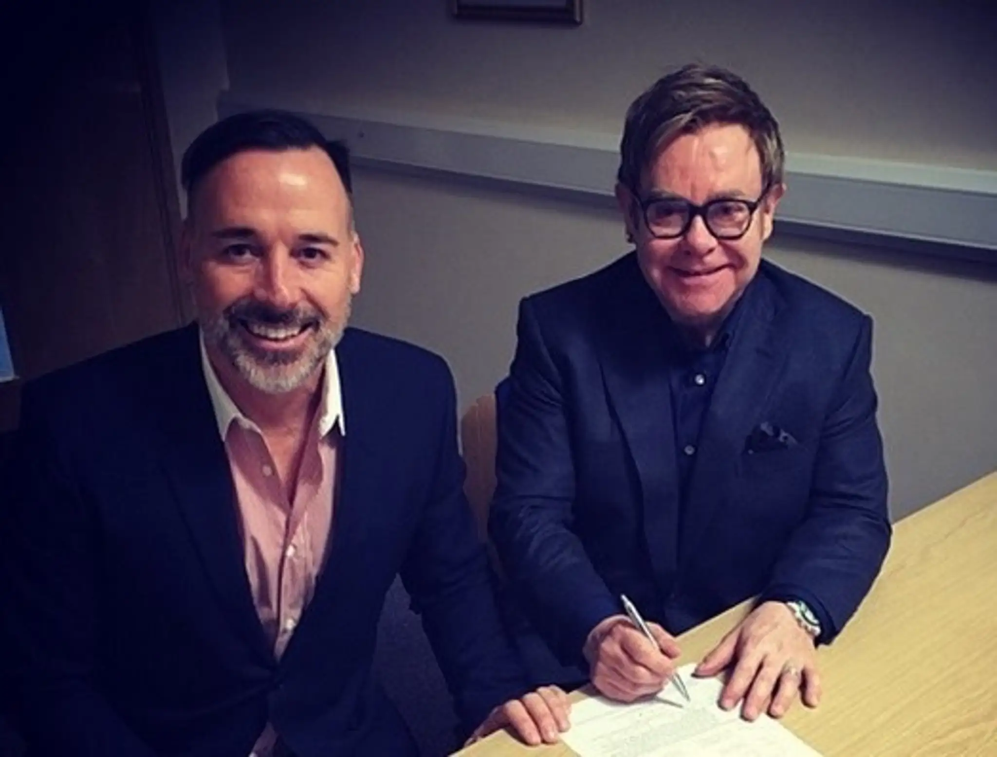 Mladomanželia - Elton John a David Furnish
